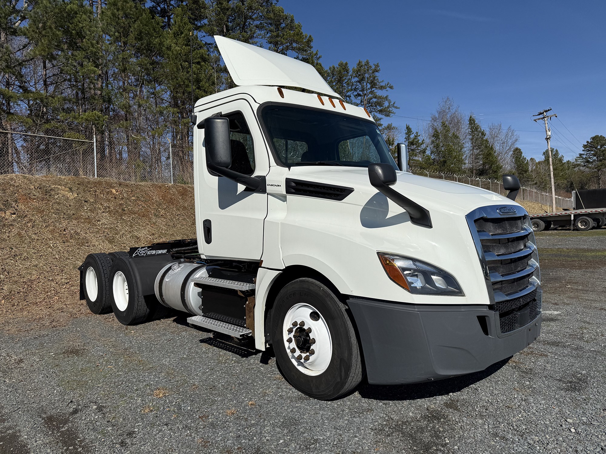 2018 Freightliner Cascadia 126 - image 2 of 2