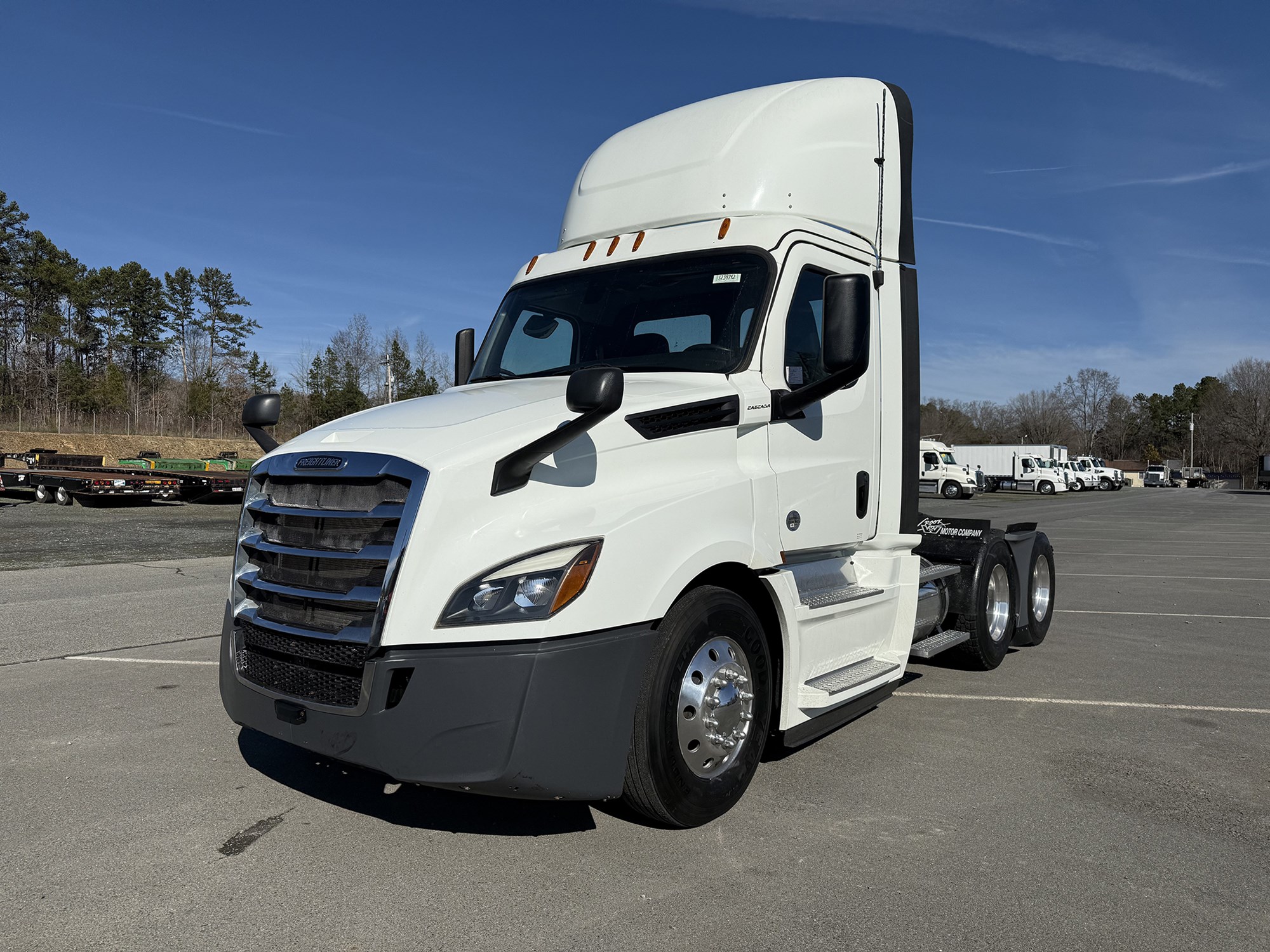 2019 Freightliner Cascadia 126 - image 1 of 6