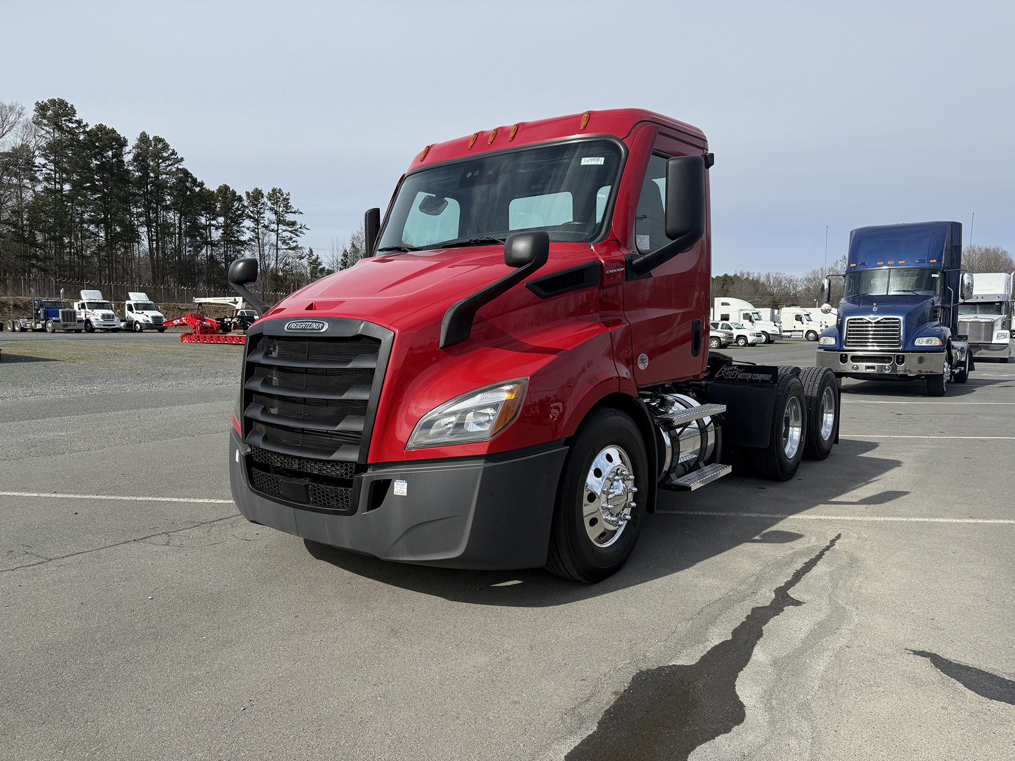 2021 Freightliner Cascadia 116 - image 1 of 6