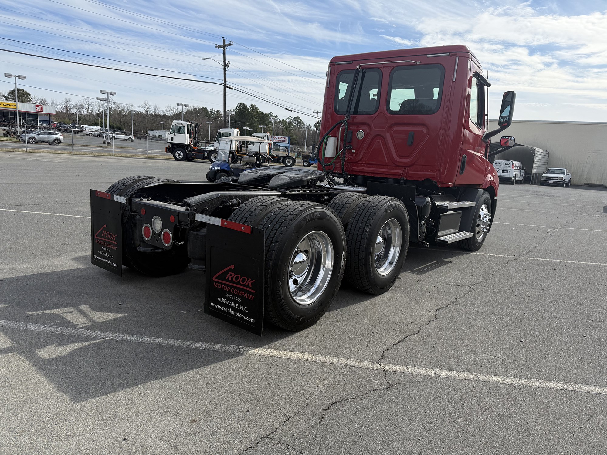 2021 Freightliner Cascadia 116 - image 4 of 6