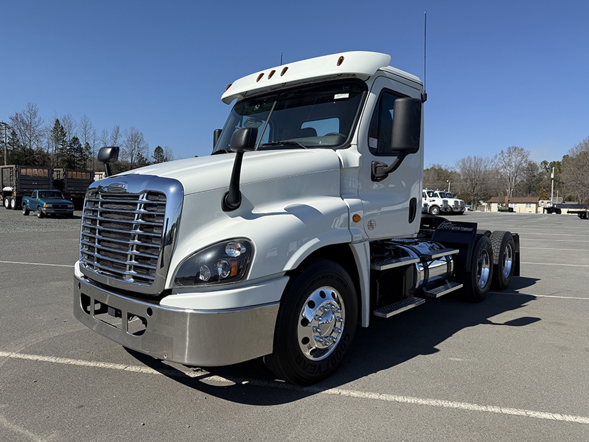 2018 Freightliner Cascadia 125 - image 1 of 6