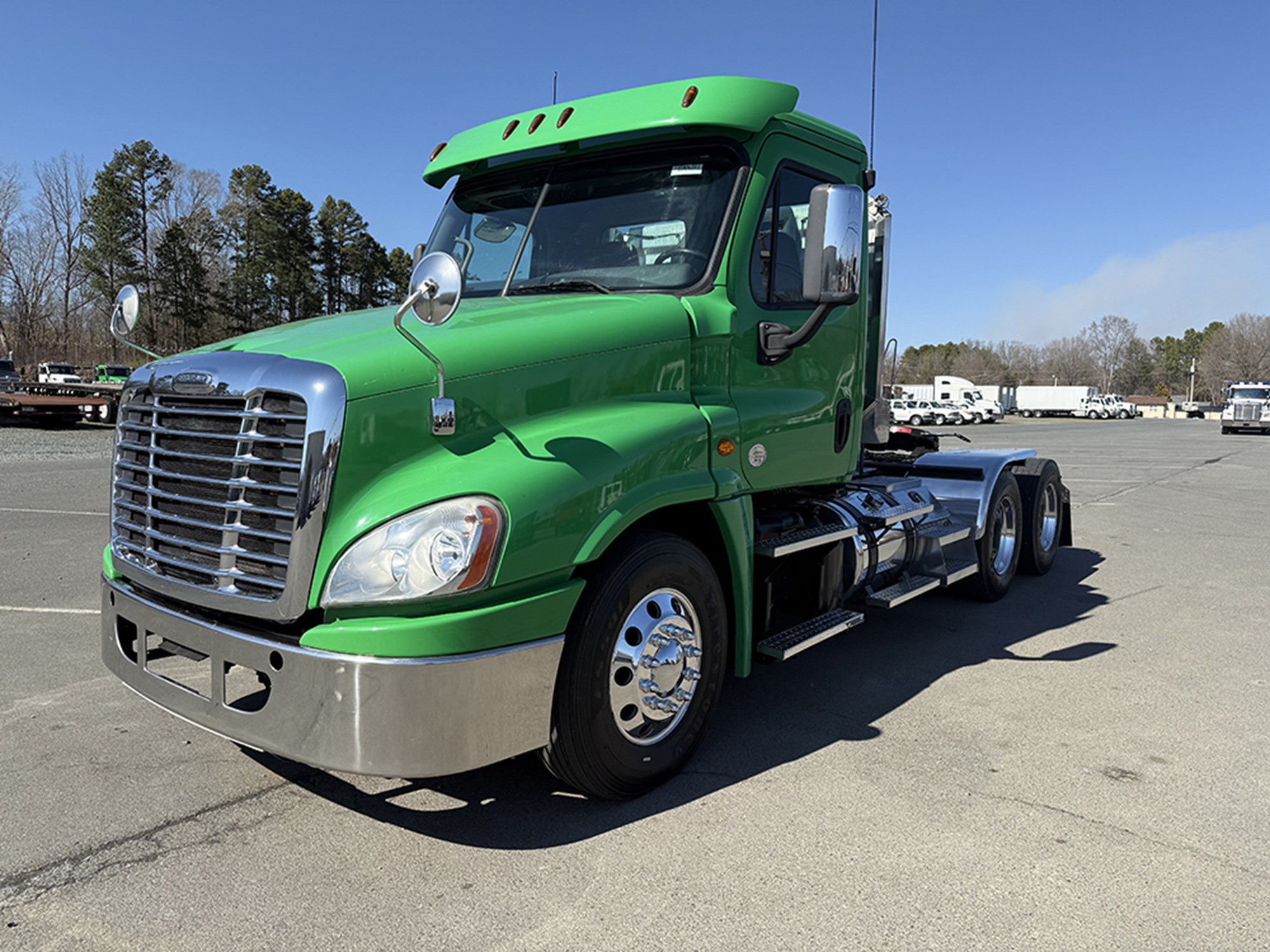 2018 Freightliner Cascadia 125 - image 1 of 6