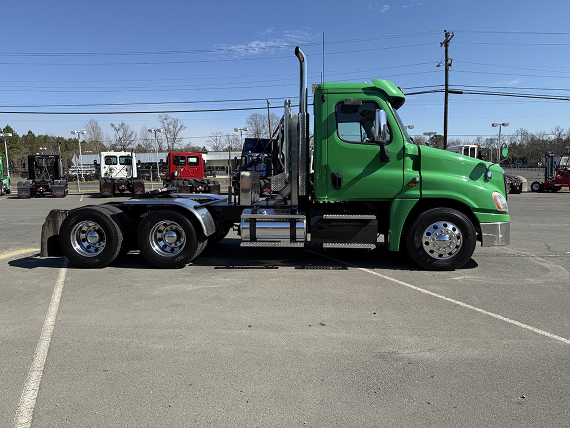 2018 Freightliner Cascadia 125 - image 3 of 6