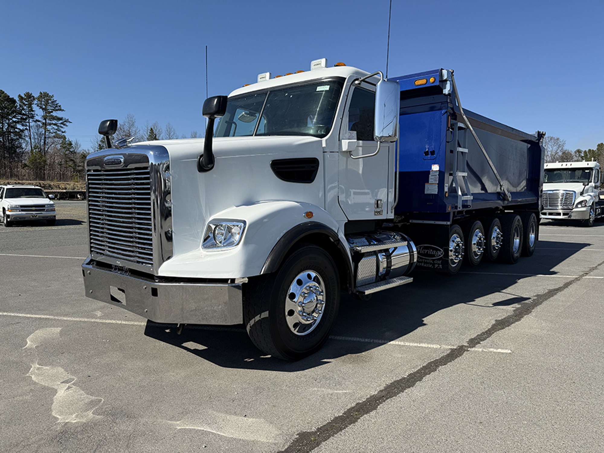 2023 Freightliner 122SD - image 1 of 6