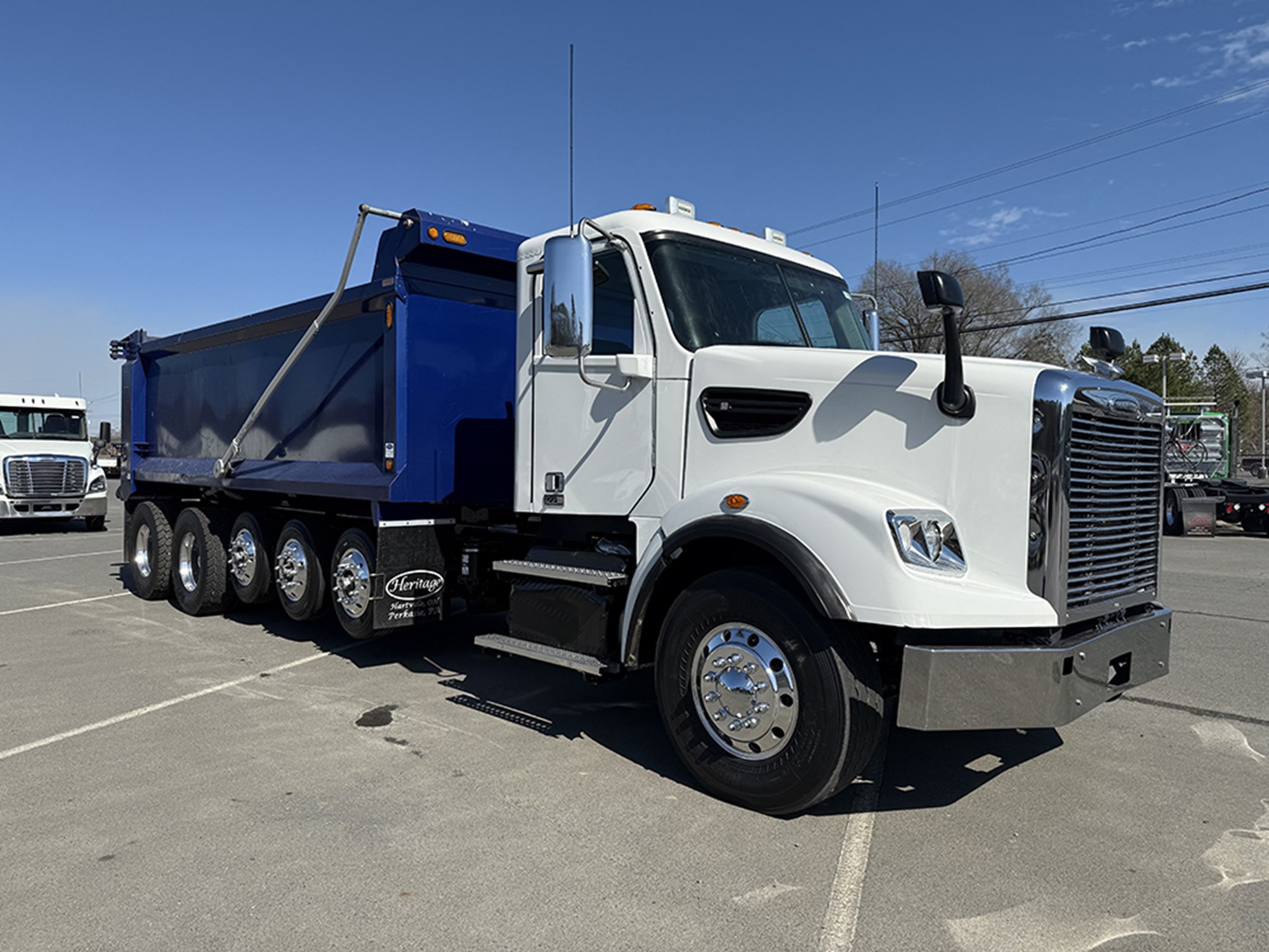 2023 Freightliner 122SD - image 2 of 6