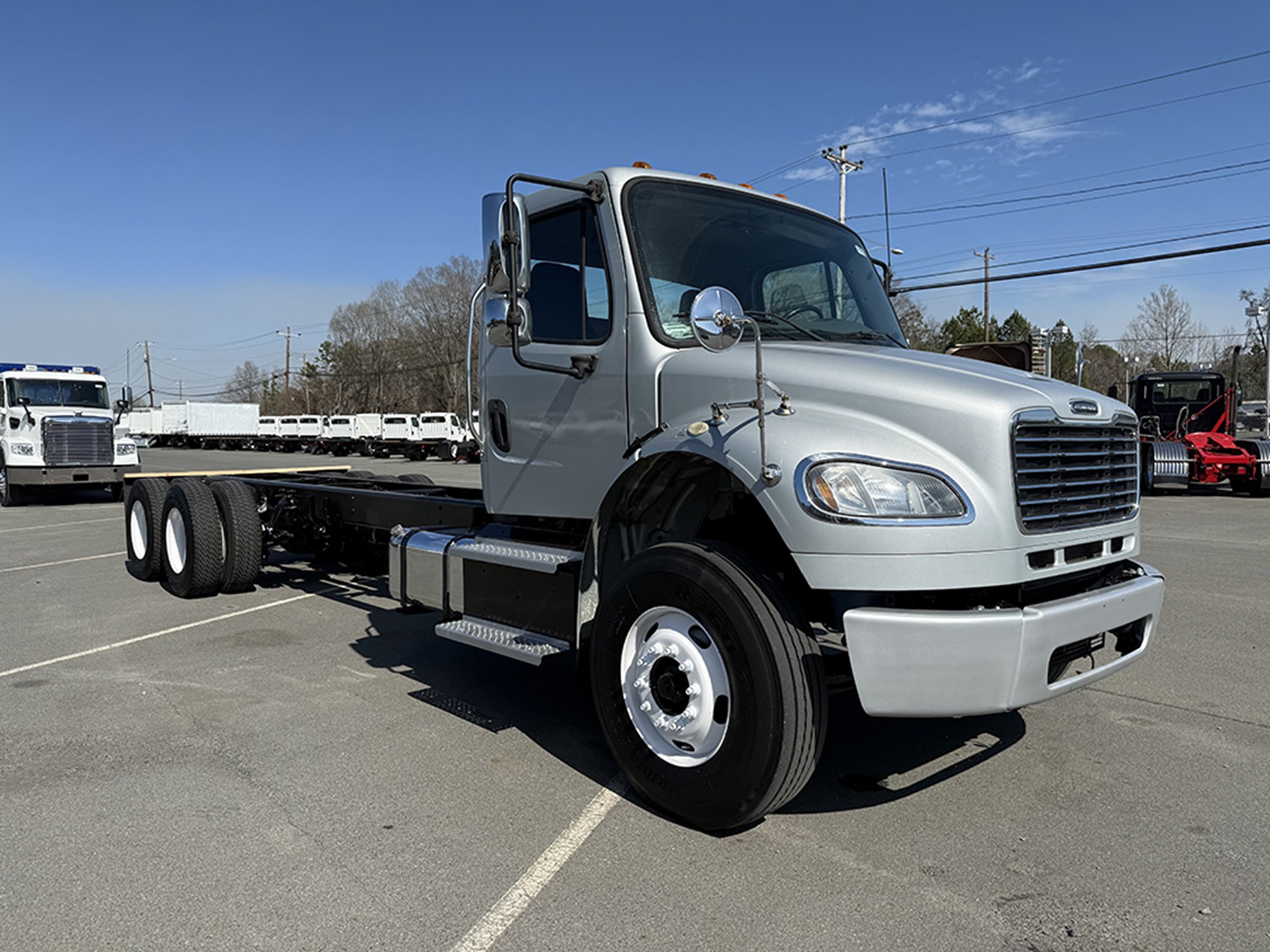 2016 Freightliner M2 - image 2 of 6