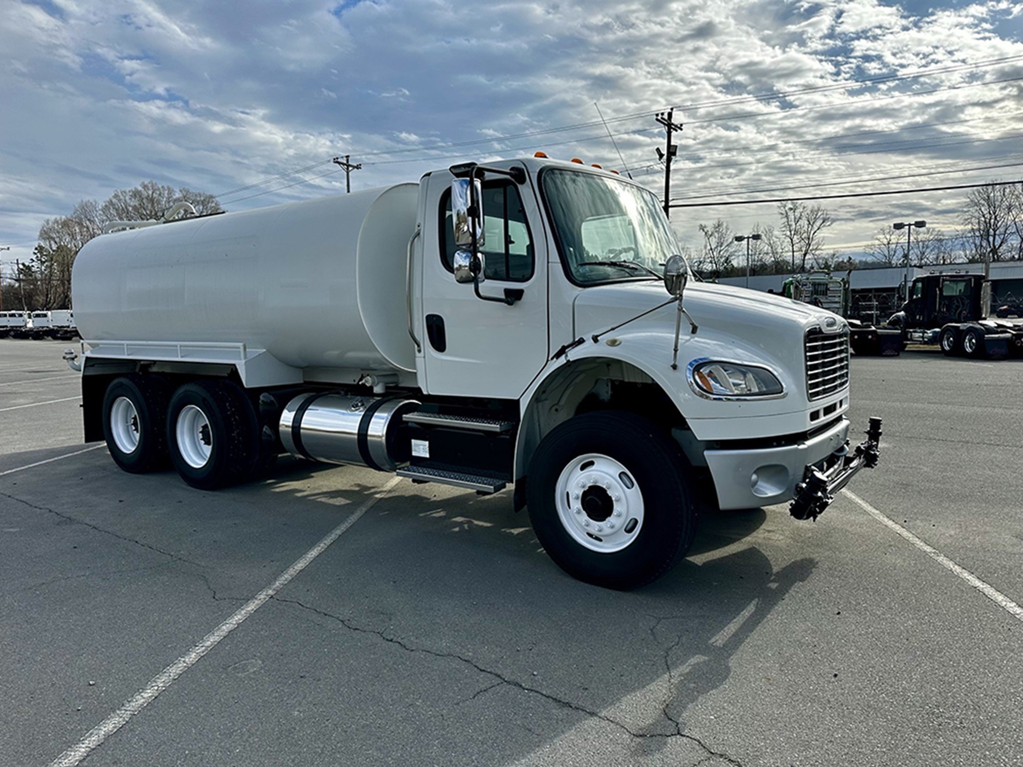 2019 Freightliner M2 - image 2 of 6