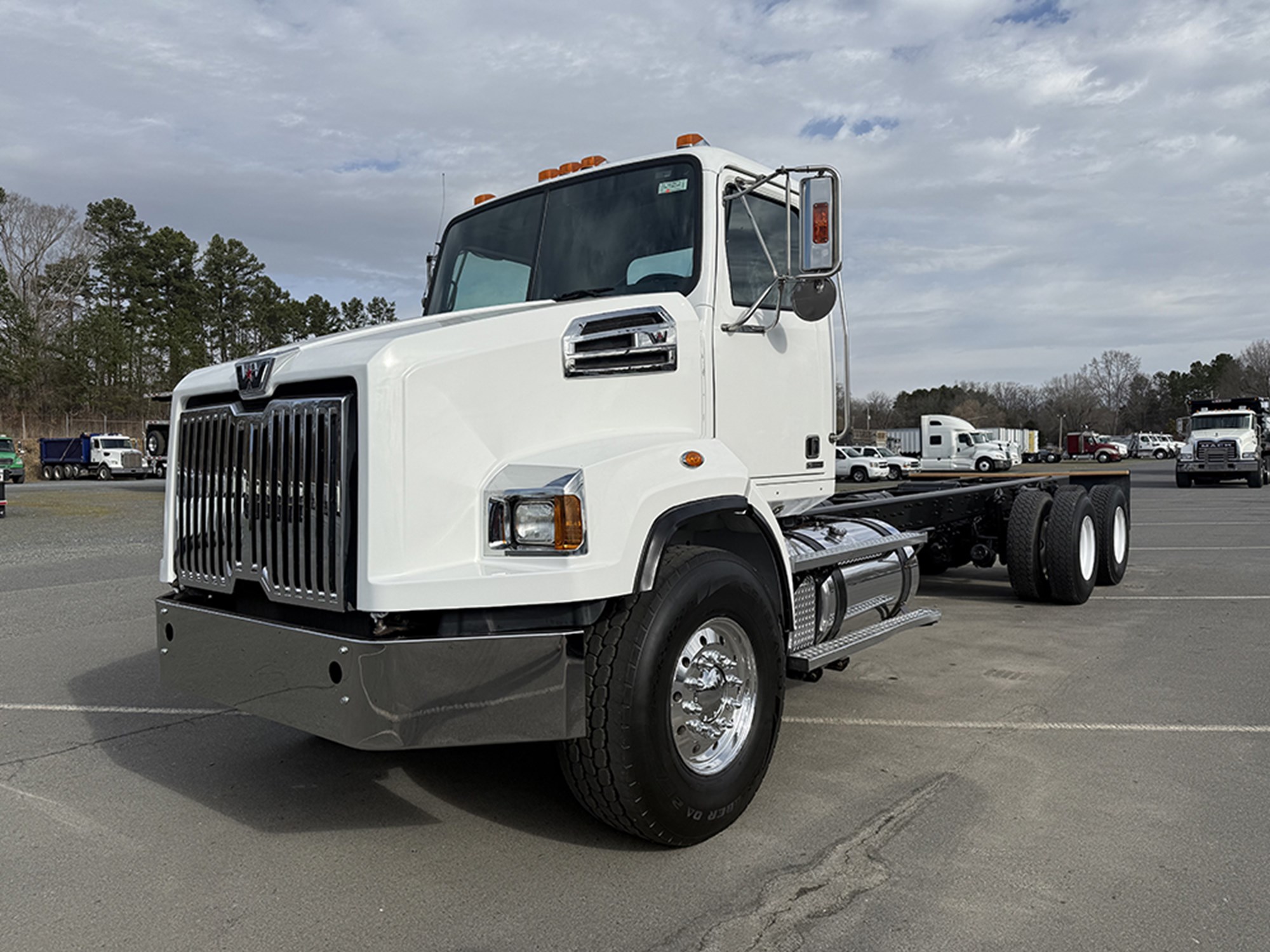 2014 Western Star 4700 - image 1 of 6