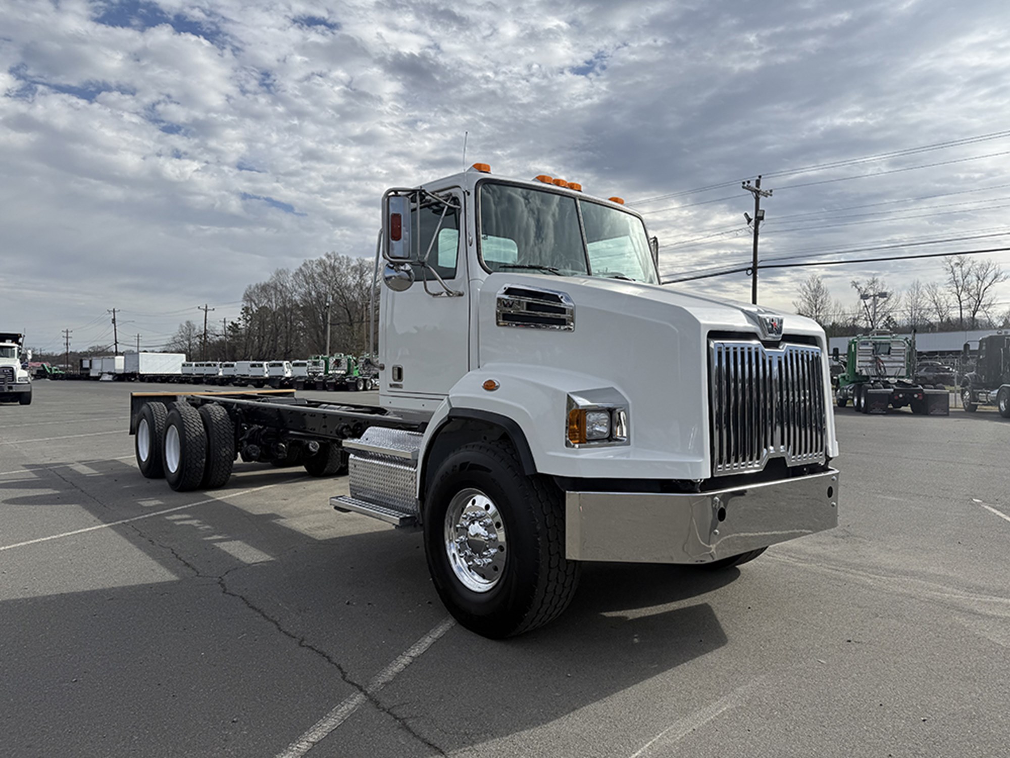 2014 Western Star 4700 - image 2 of 6