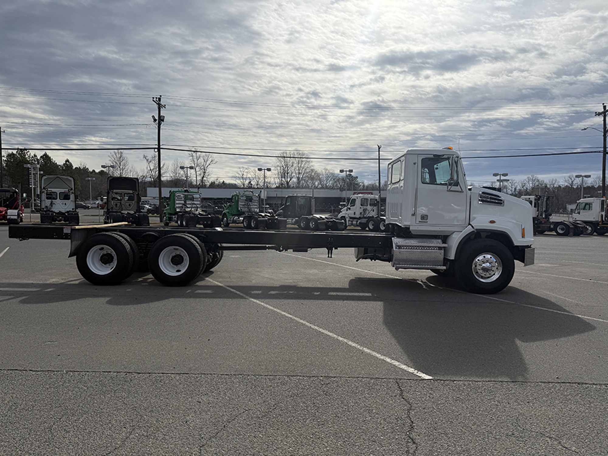 2014 Western Star 4700 - image 3 of 6