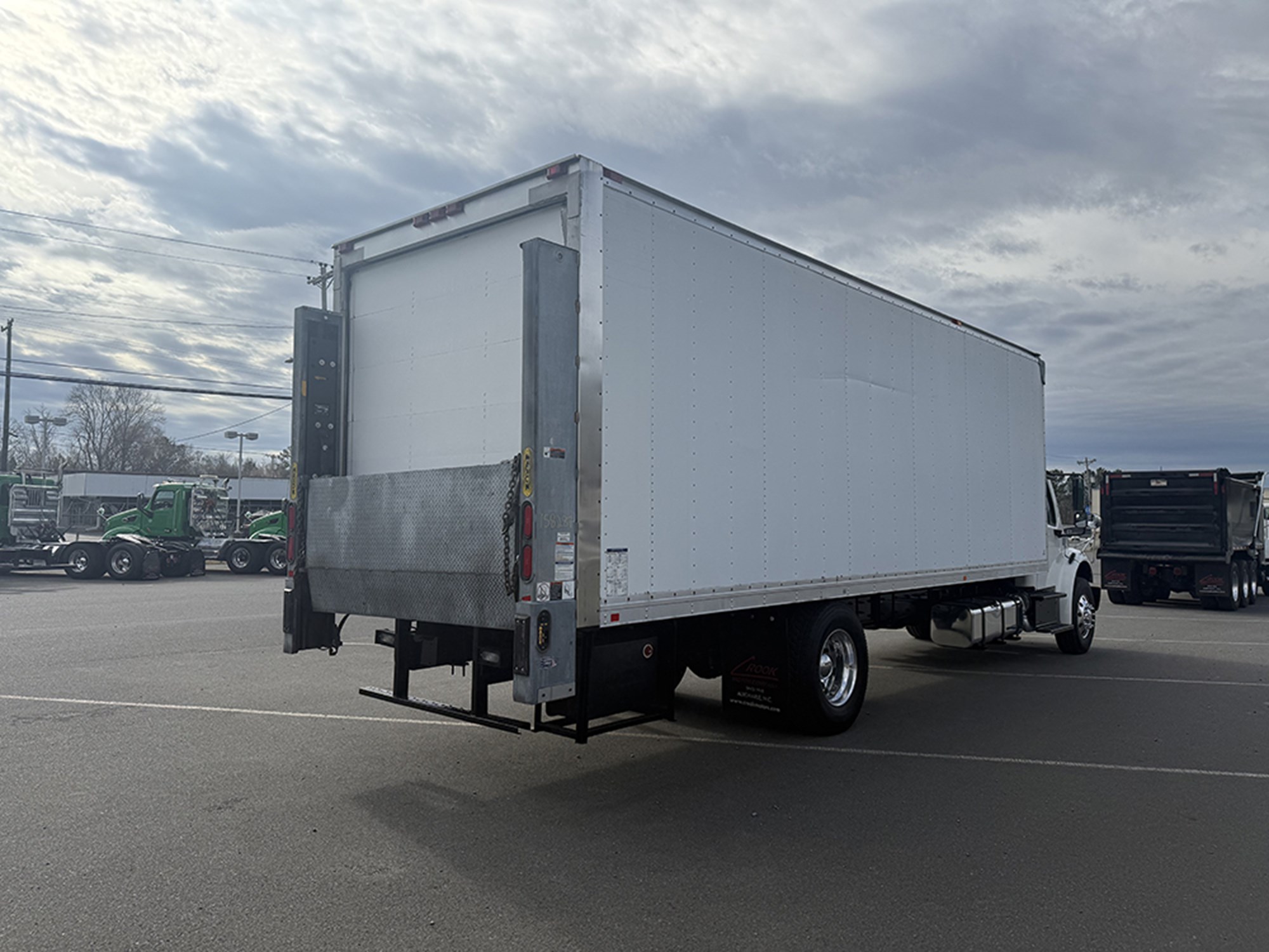 2017 Freightliner M2 - image 4 of 6