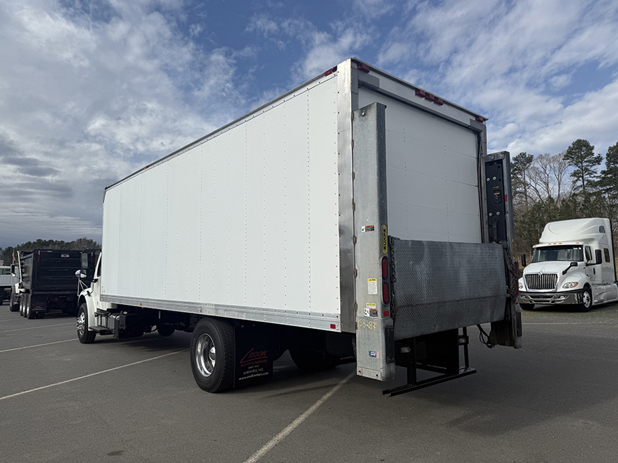 2017 Freightliner M2 - image 6 of 6