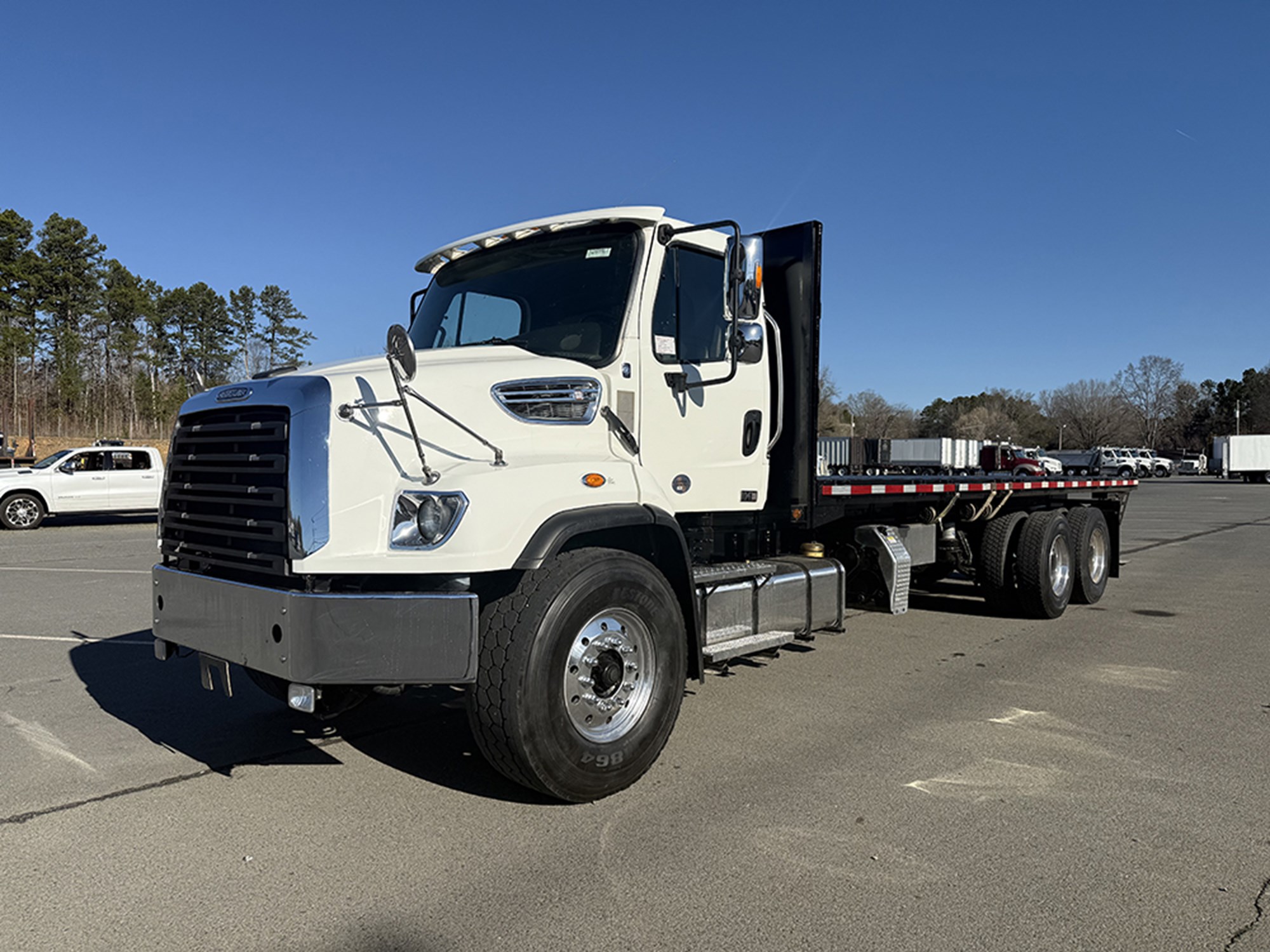 2019 Freightliner 114SD - image 1 of 6