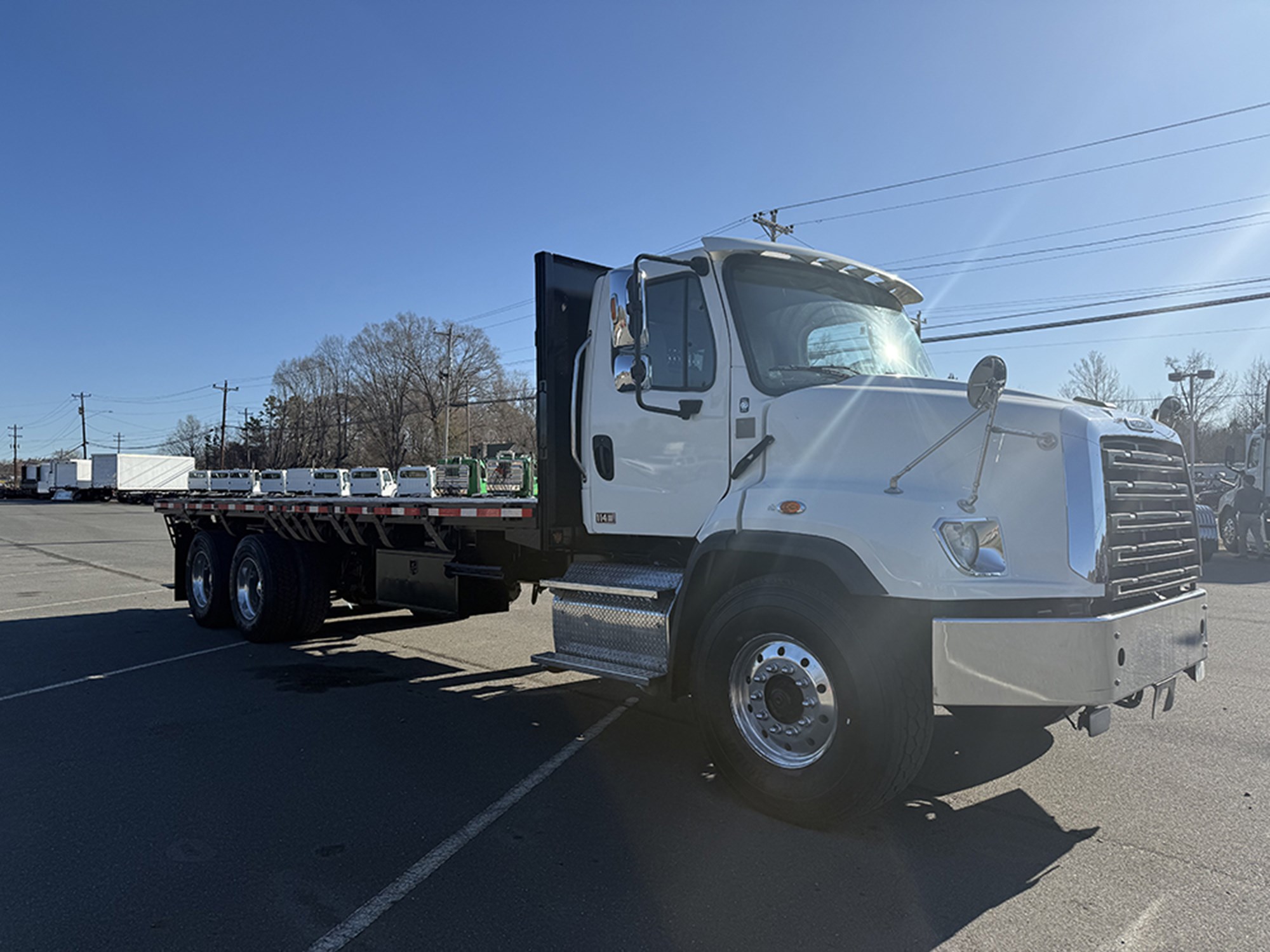 2019 Freightliner 114SD - image 2 of 6