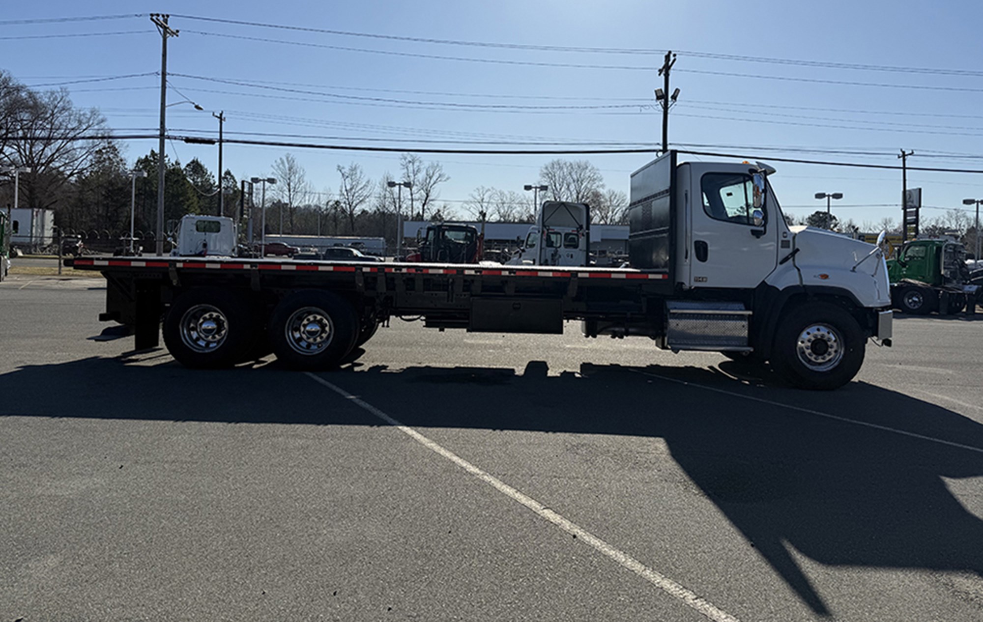 2019 Freightliner 114SD - image 3 of 6