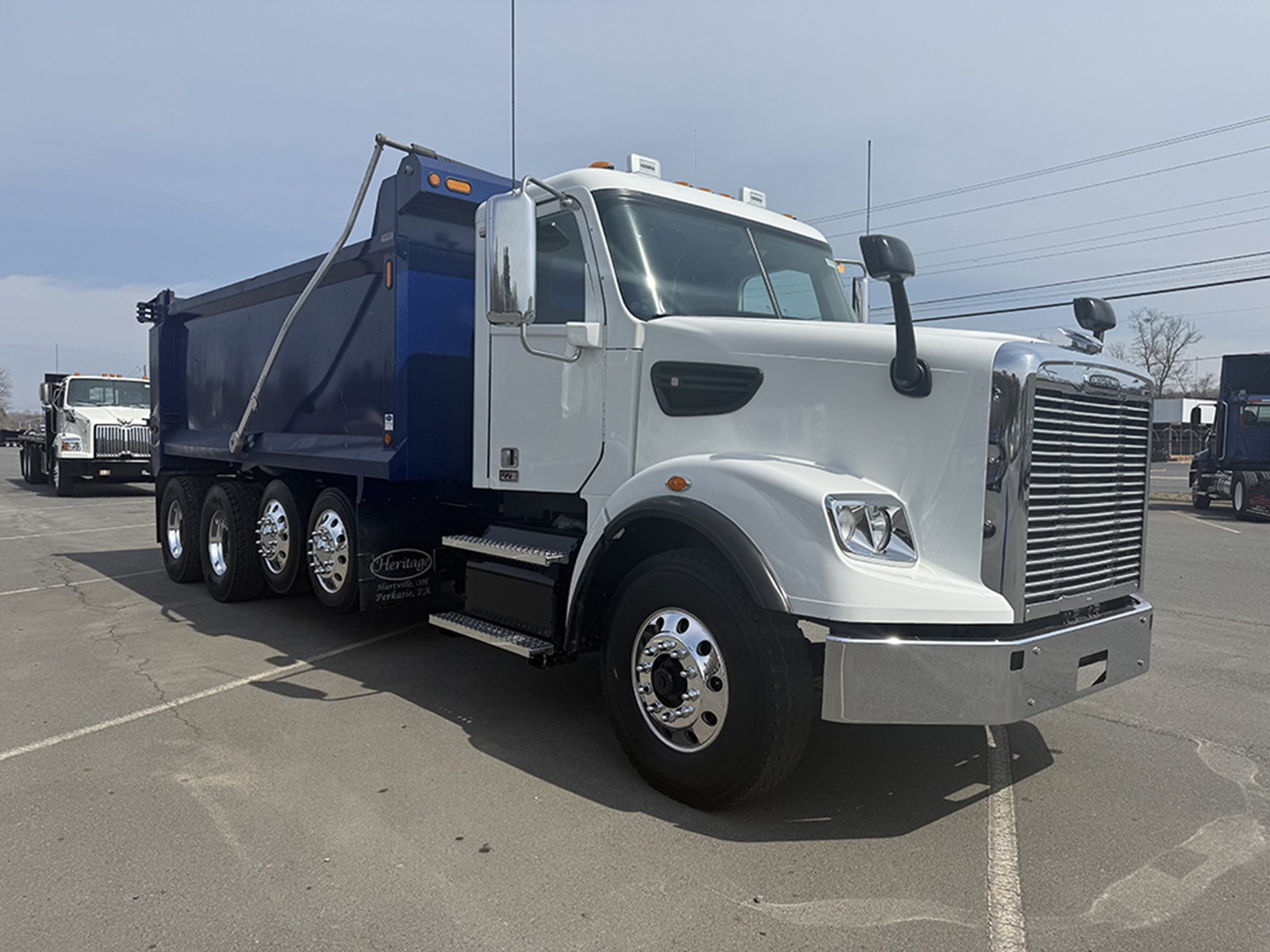 2023 Freightliner 122SD - image 2 of 6