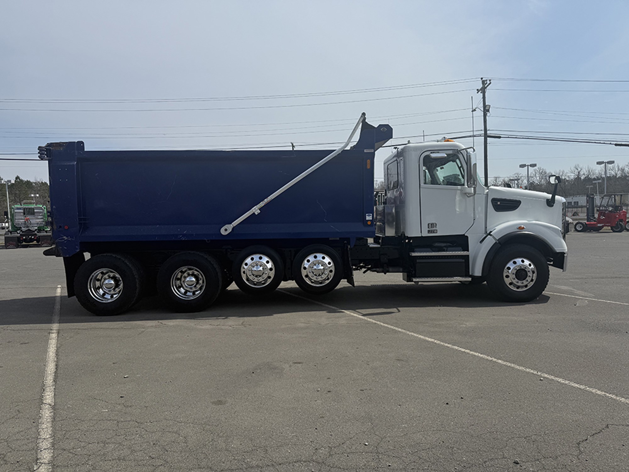 2023 Freightliner 122SD - image 3 of 6