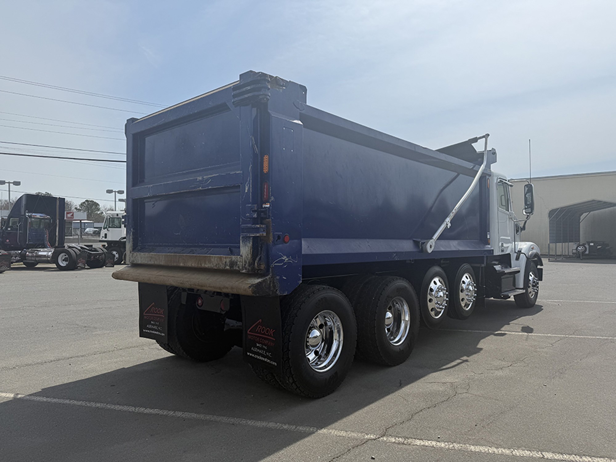 2023 Freightliner 122SD - image 4 of 6