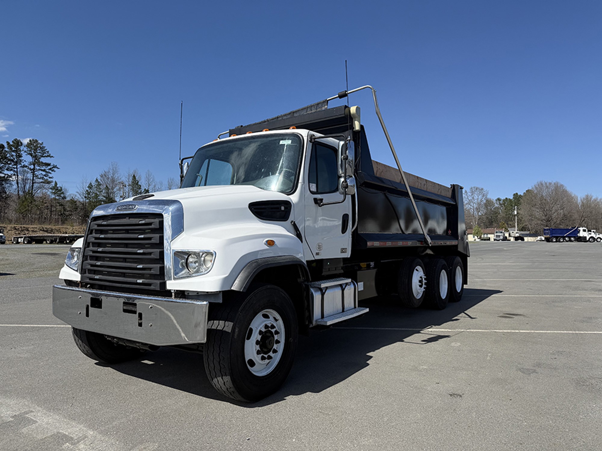 2015 Freightliner 114SD - image 1 of 6