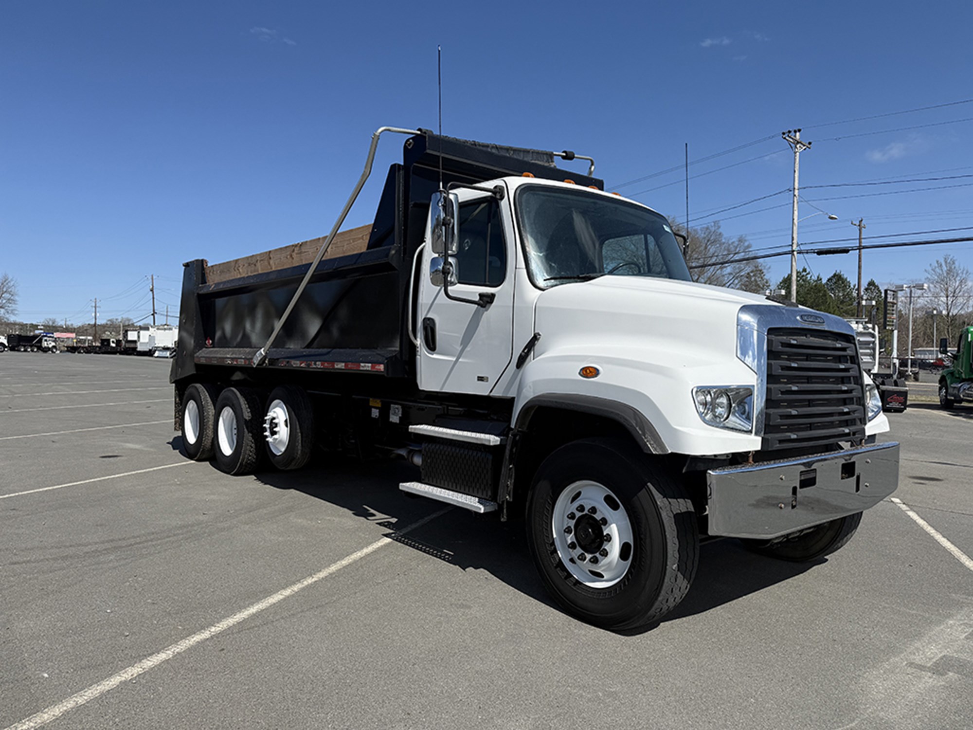 2015 Freightliner 114SD - image 2 of 6