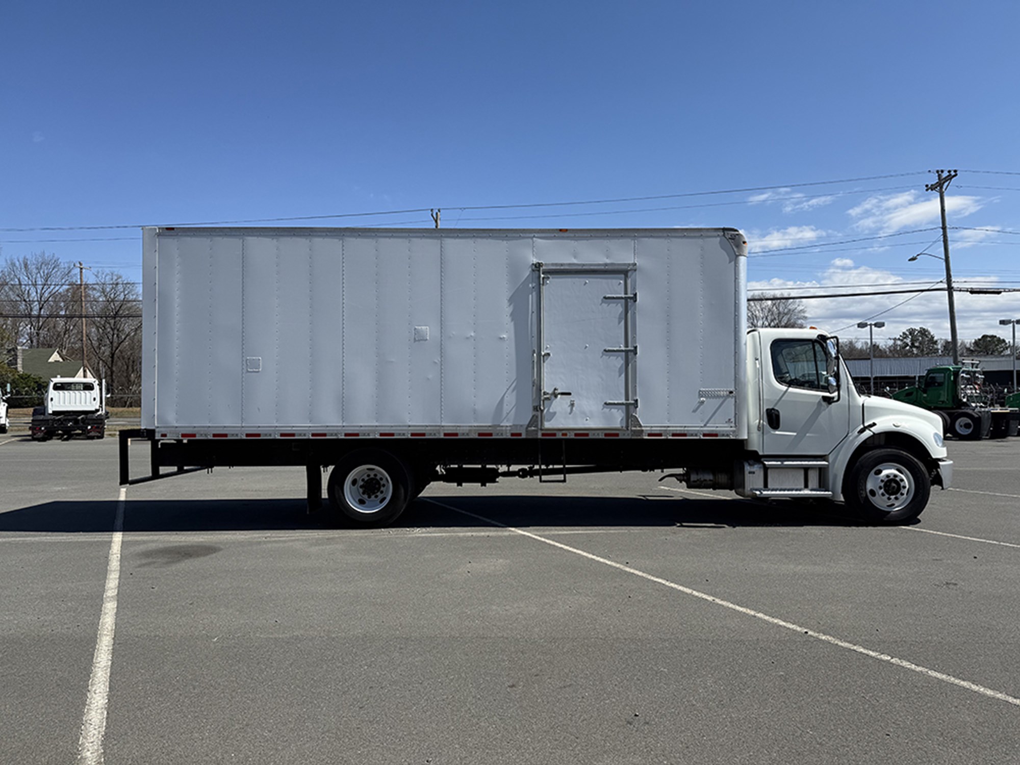 2019 Freightliner M2 - image 3 of 6