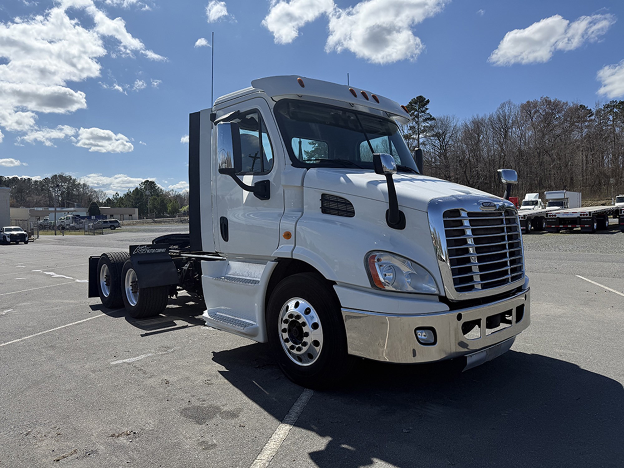 2014 Freightliner Cascadia - image 2 of 6