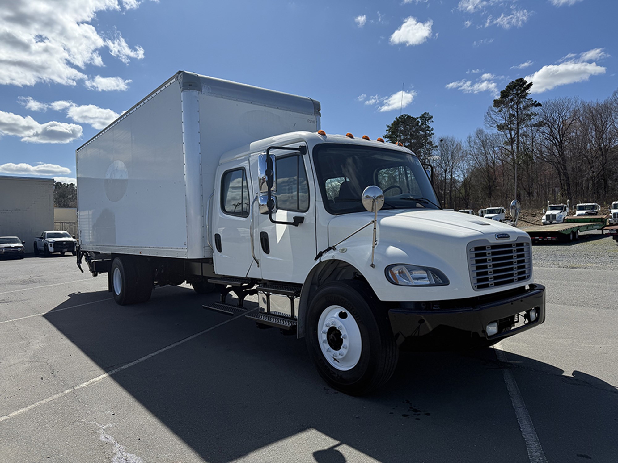 2018 Freightliner M2 - image 2 of 6