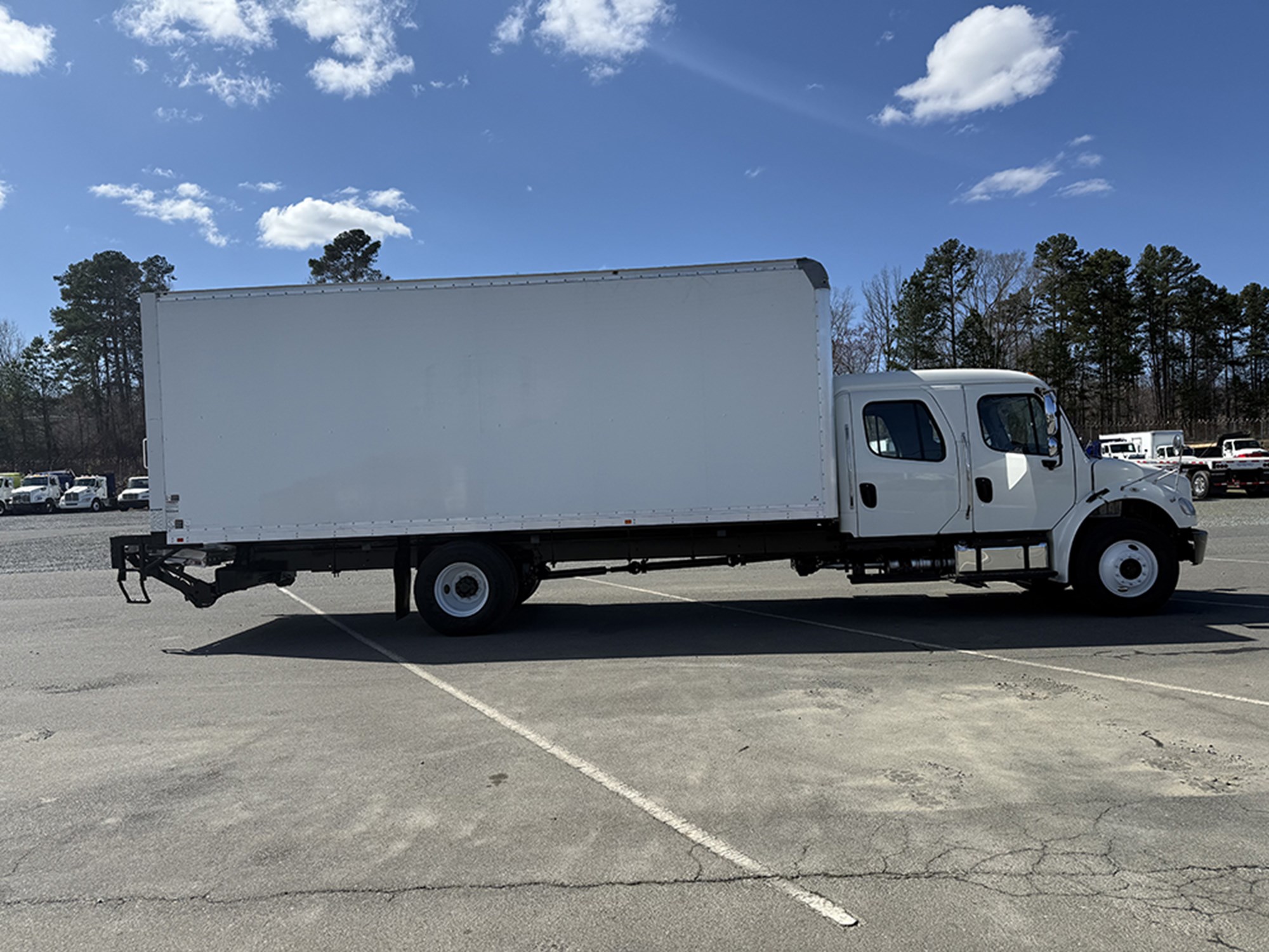 2018 Freightliner M2 - image 3 of 6