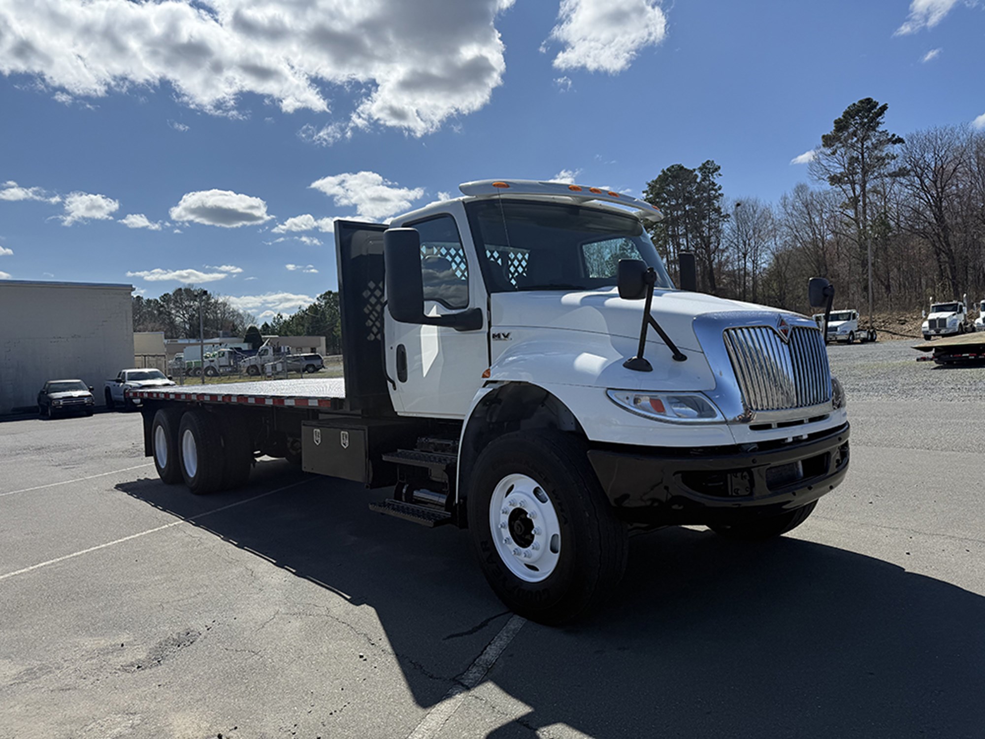 2019 International MV607 - image 2 of 6