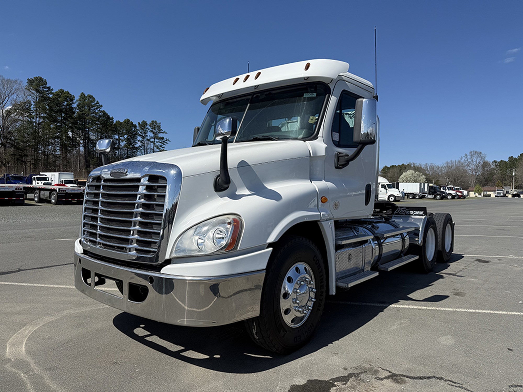 2018 Freightliner Cascadia 125 - image 1 of 6