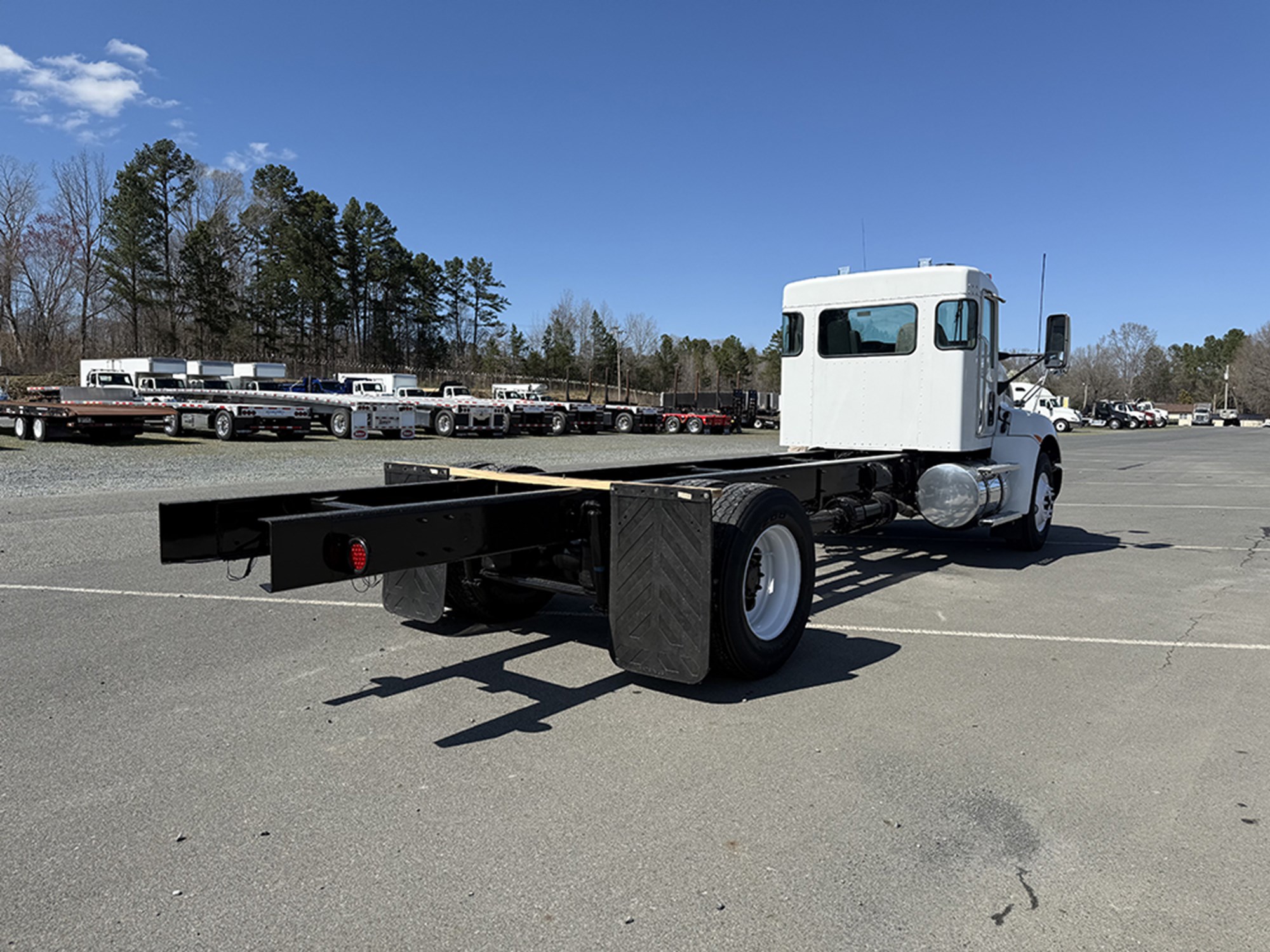 2010 Kenworth T3 Series - image 4 of 6