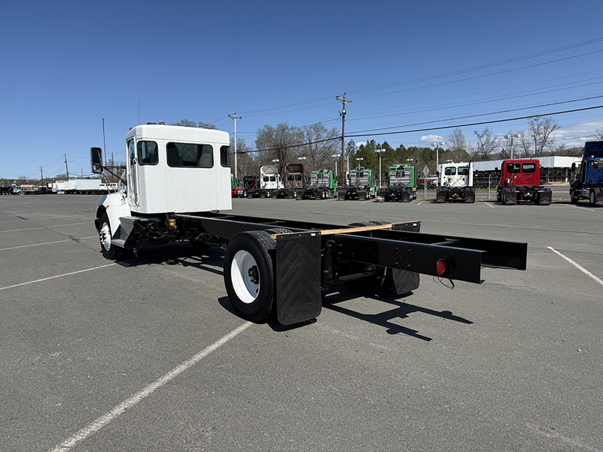 2010 Kenworth T3 Series - image 6 of 6