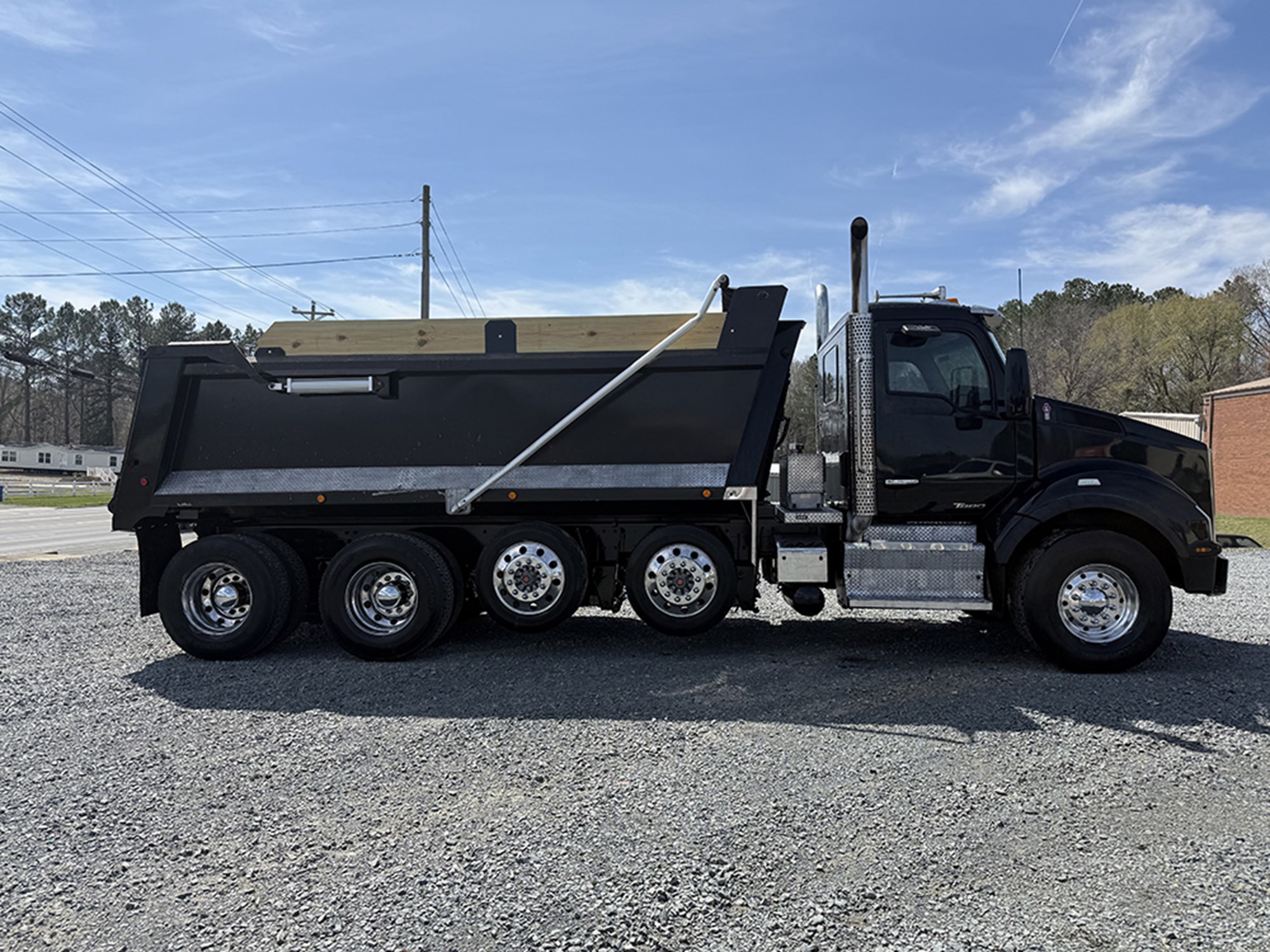 2017 Kenworth T880 - image 3 of 6