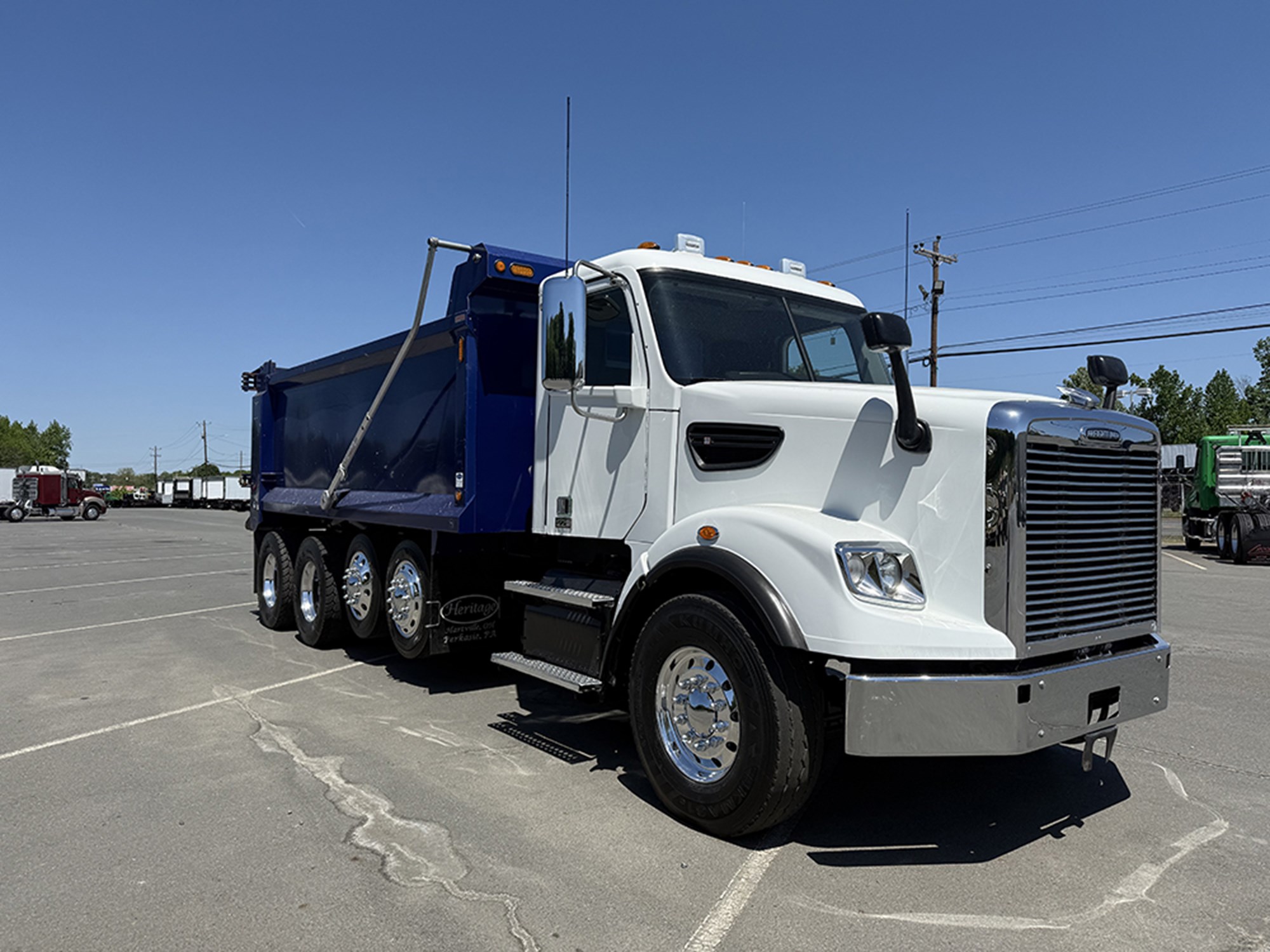2023 Freightliner 122SD - image 2 of 6