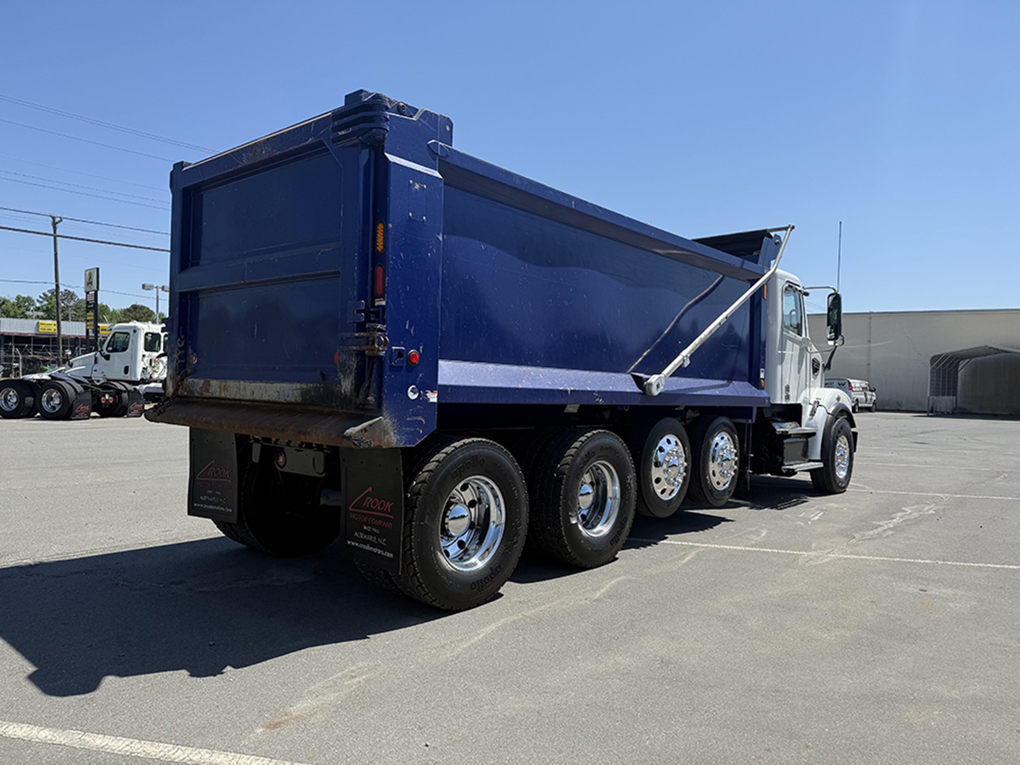 2023 Freightliner 122SD - image 4 of 6