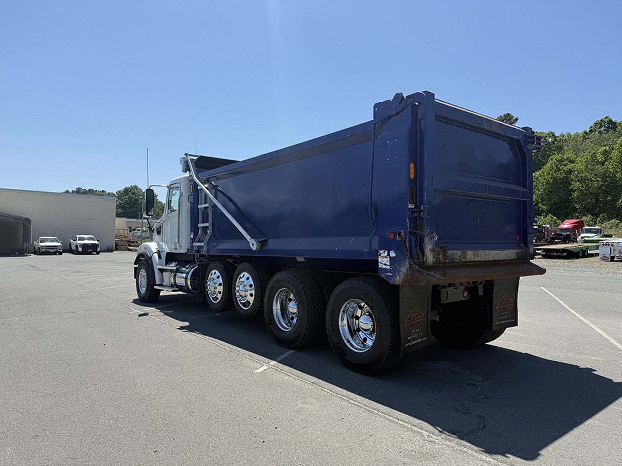 2023 Freightliner 122SD - image 6 of 6