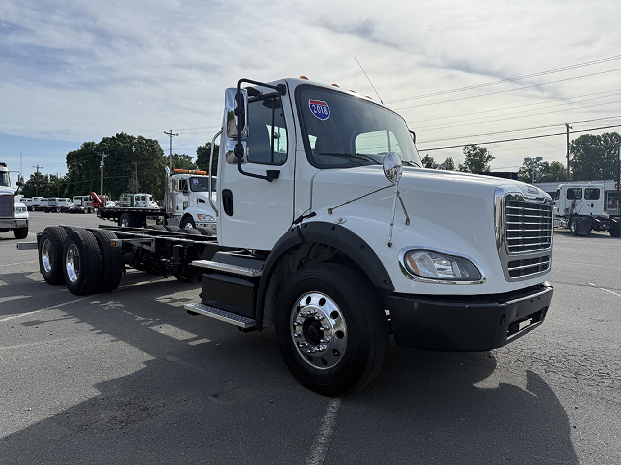 2019 Freightliner M2 - image 2 of 6