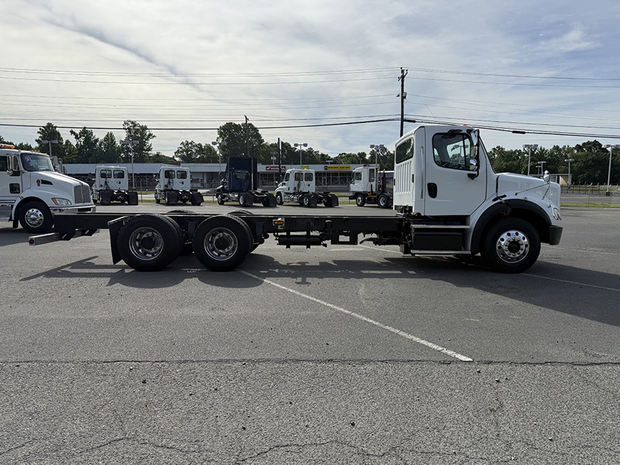 2019 Freightliner M2 - image 3 of 6