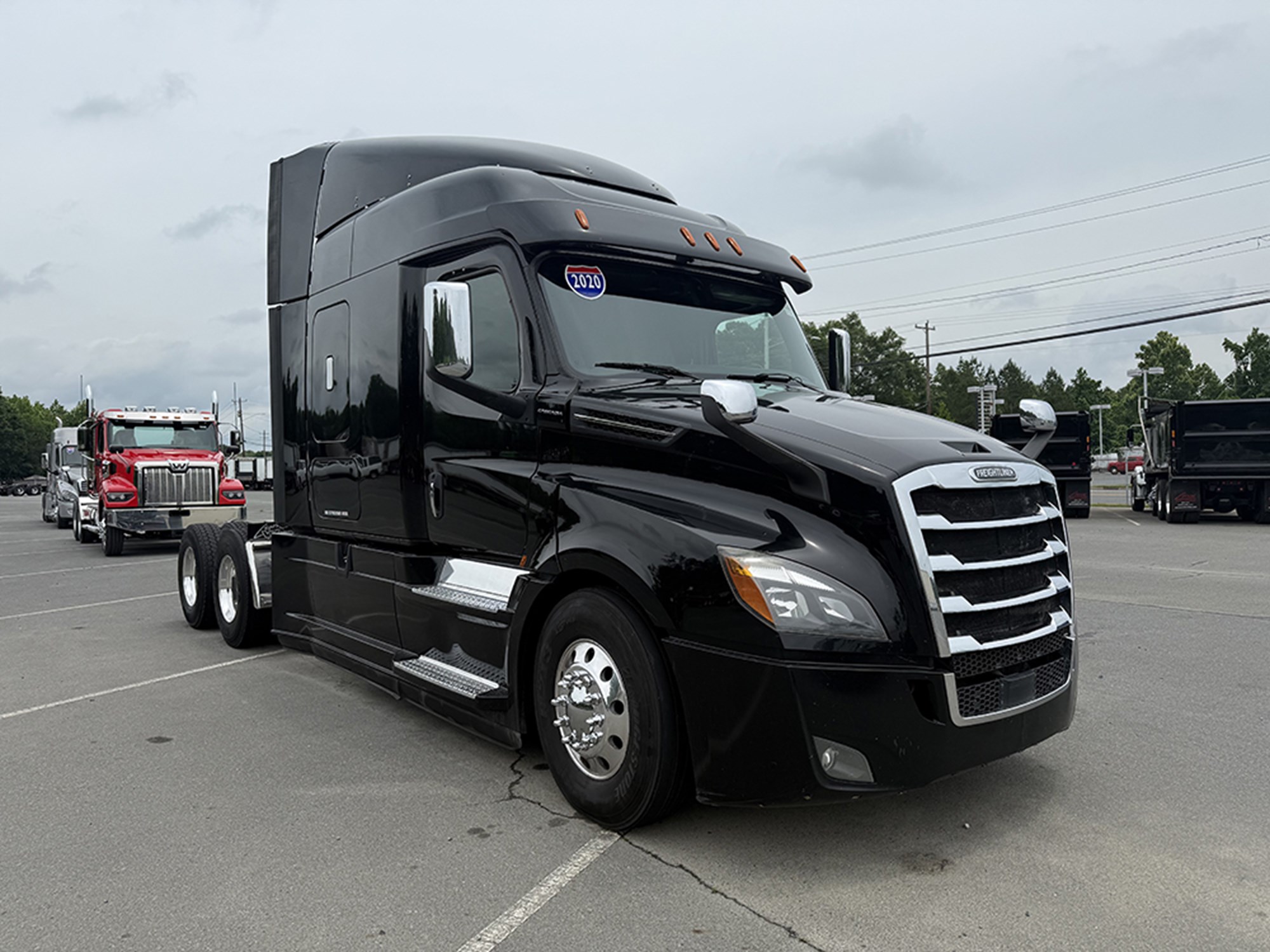 2020 Freightliner Cascadia 126 - image 2 of 6