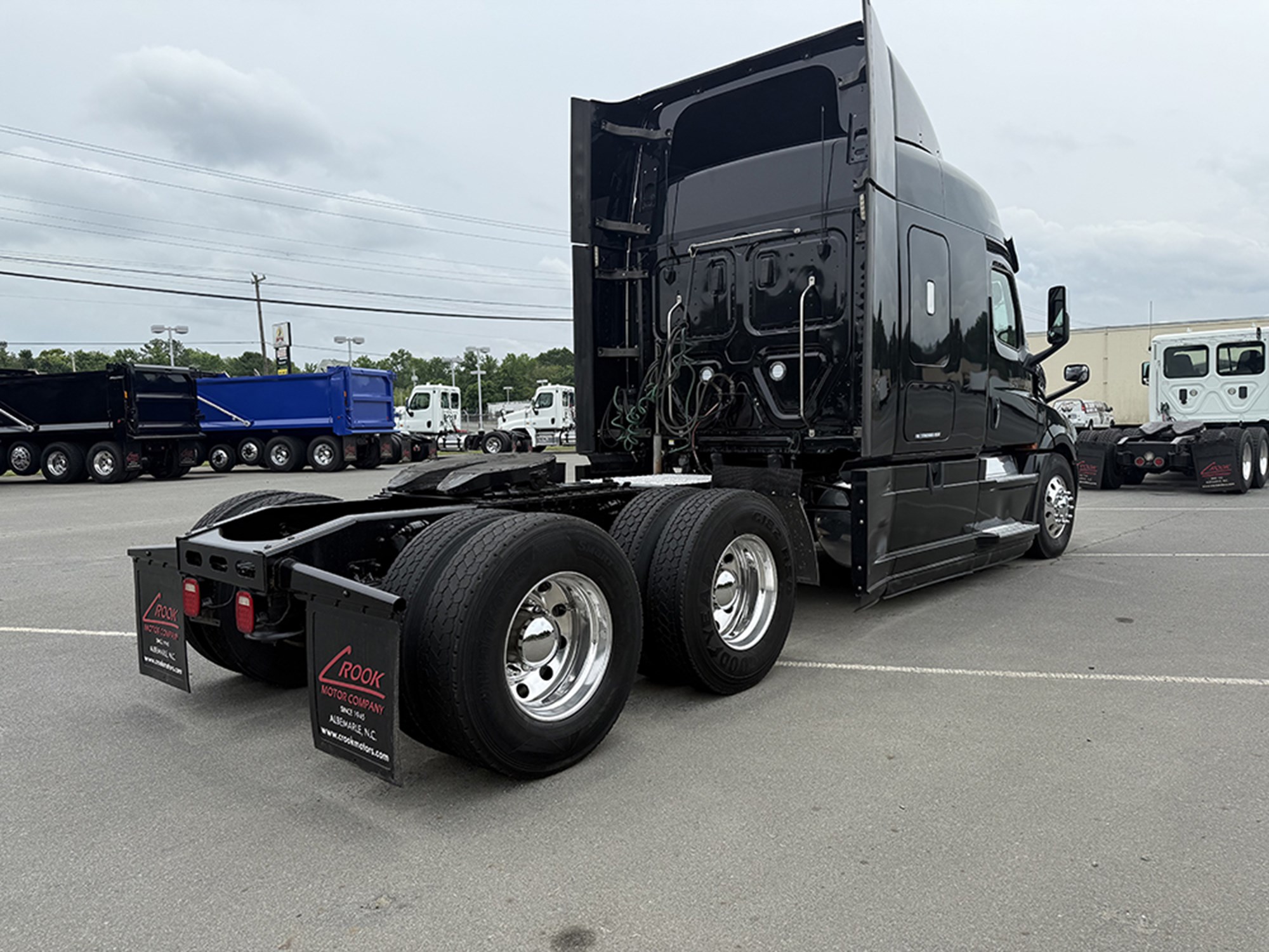 2020 Freightliner Cascadia 126 - image 4 of 6