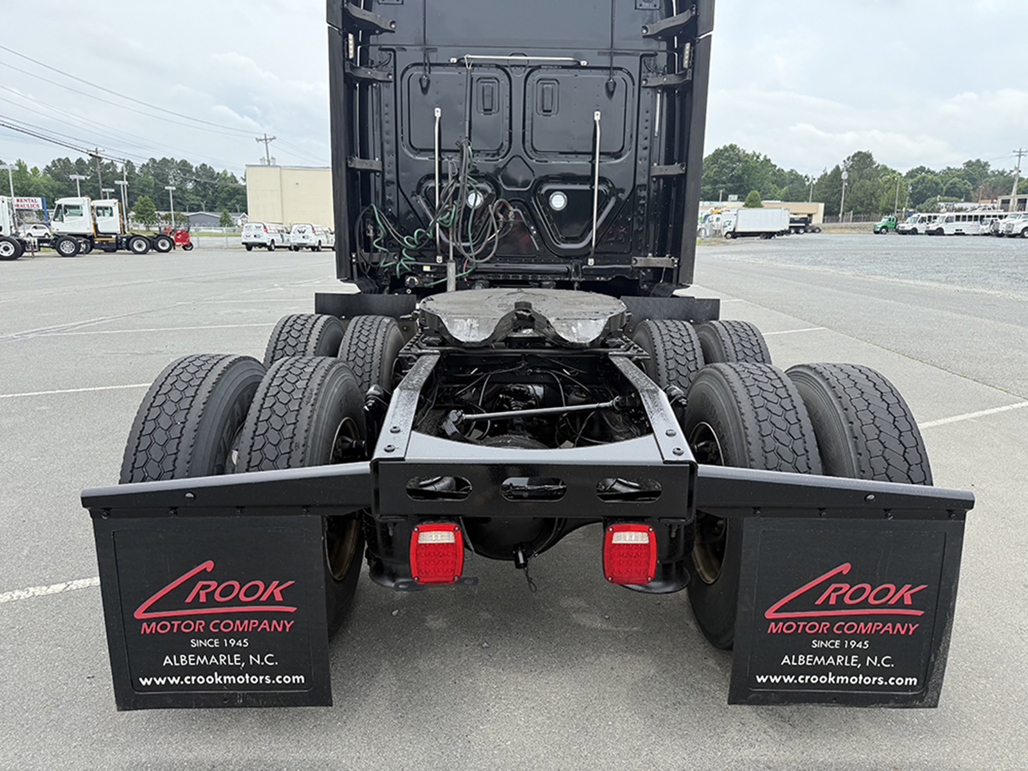2020 Freightliner Cascadia 126 - image 5 of 6