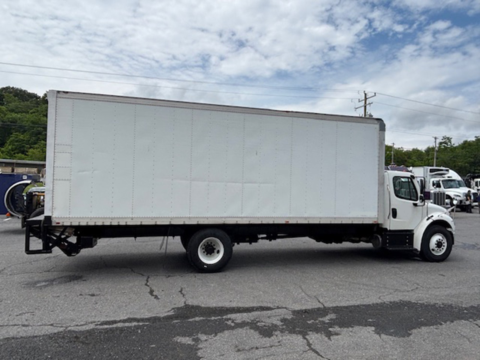 2022 Freightliner M2 - image 4 of 6