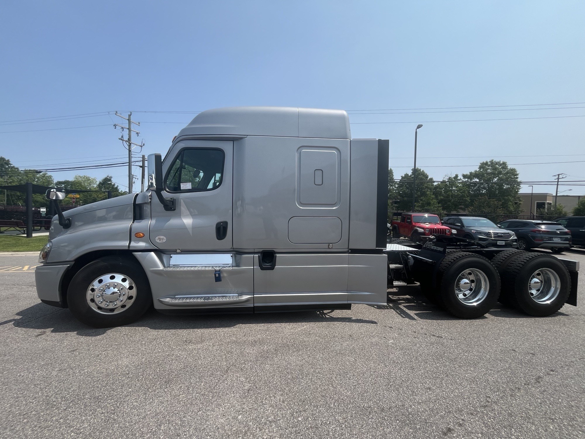 2019 Freightliner Cascadia 125 - image 2 of 6