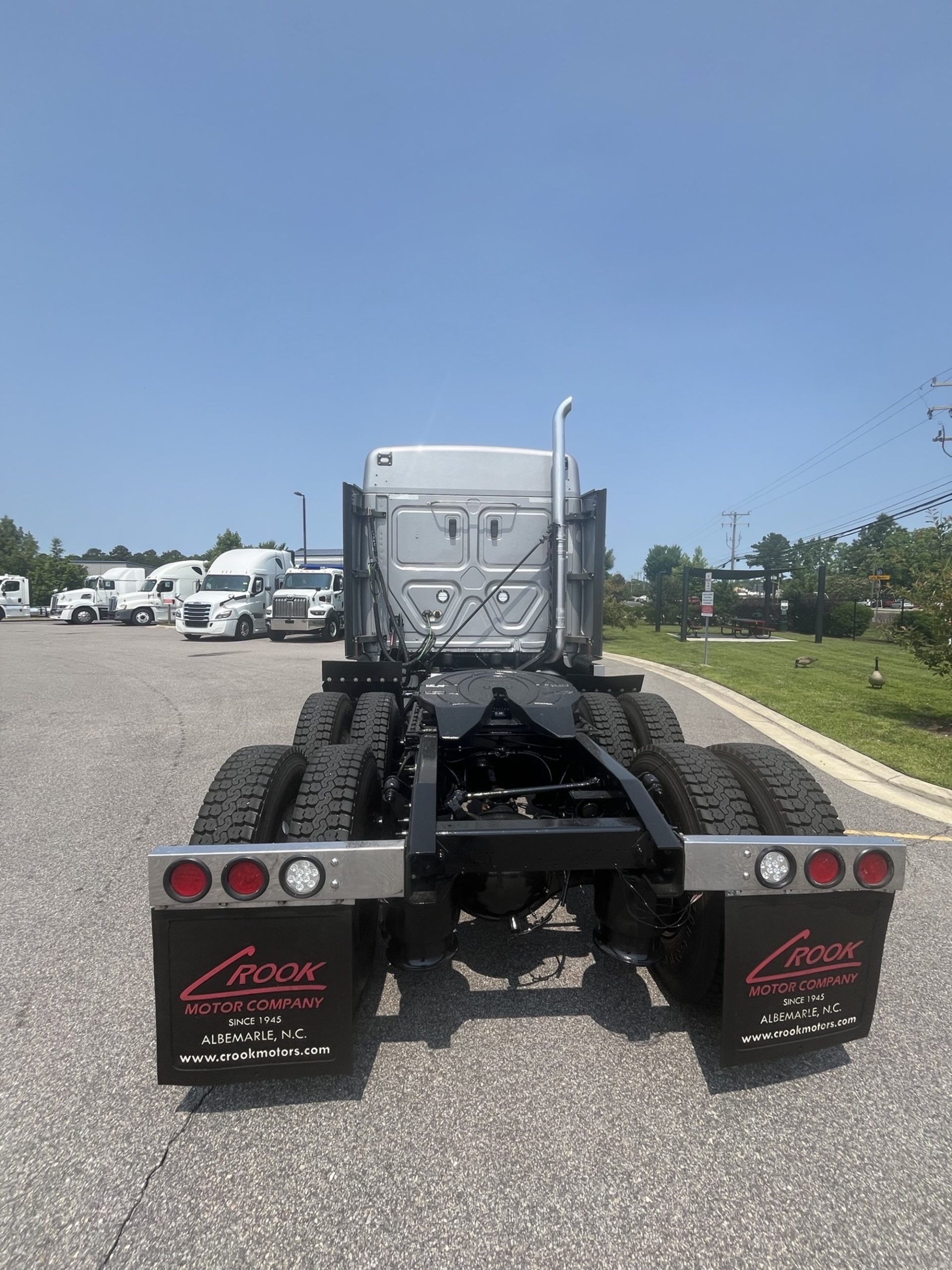 2019 Freightliner Cascadia 125 - image 4 of 6