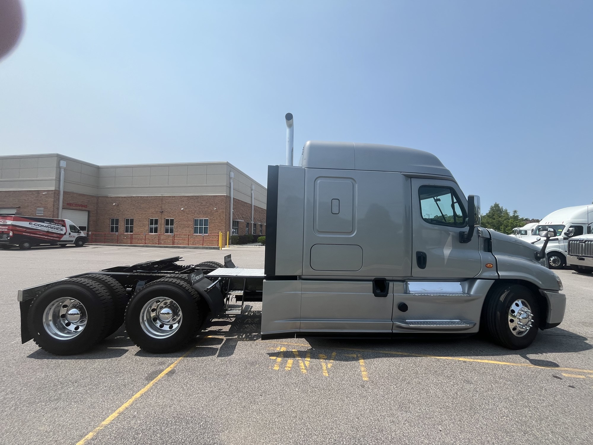 2019 Freightliner Cascadia 125 - image 6 of 6