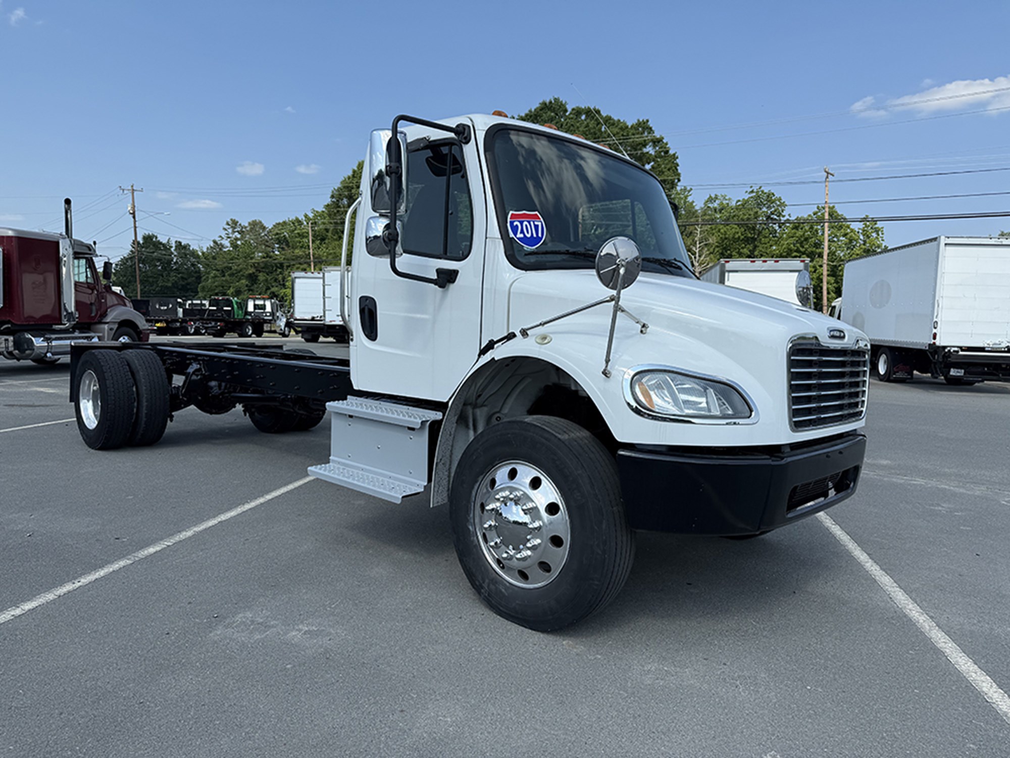 2017 Freightliner M2 - image 2 of 6