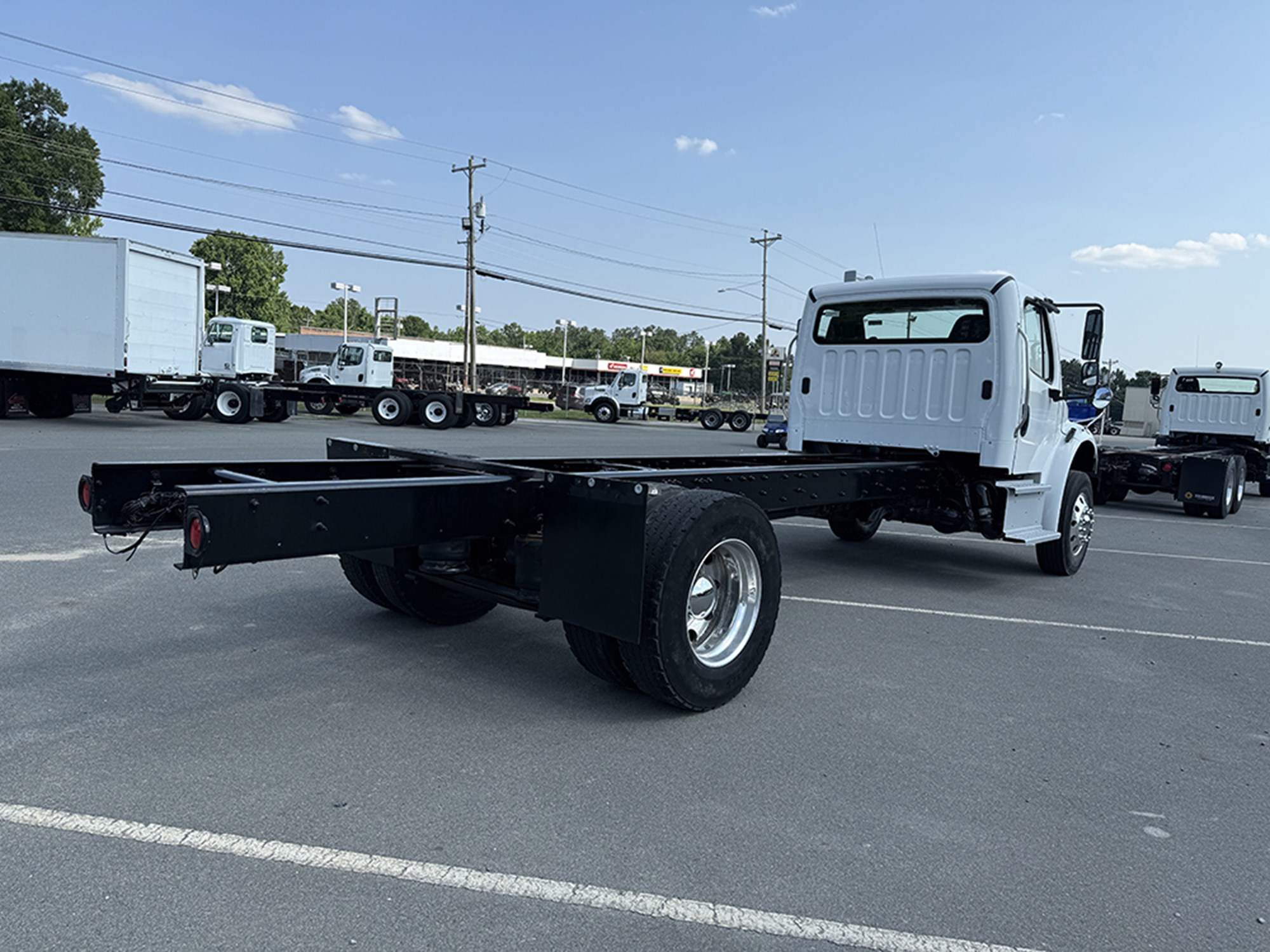 2017 Freightliner M2 - image 4 of 6