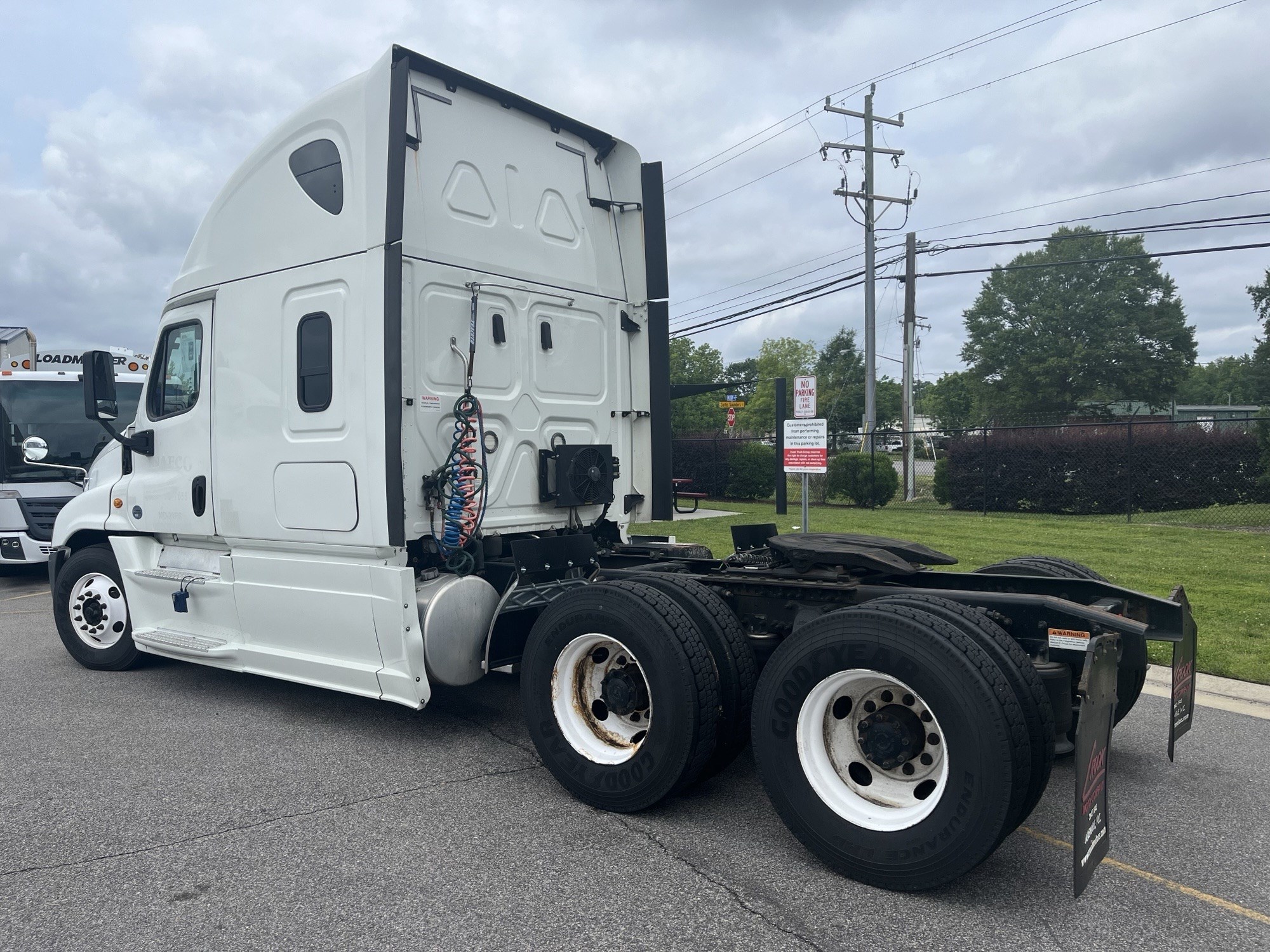 2018 Freightliner Cascadia 125 - image 3 of 6