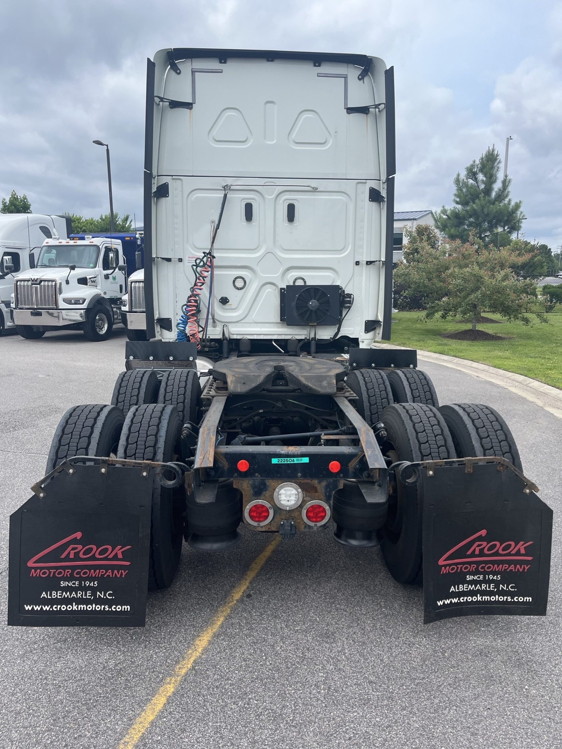 2018 Freightliner Cascadia 125 - image 4 of 6
