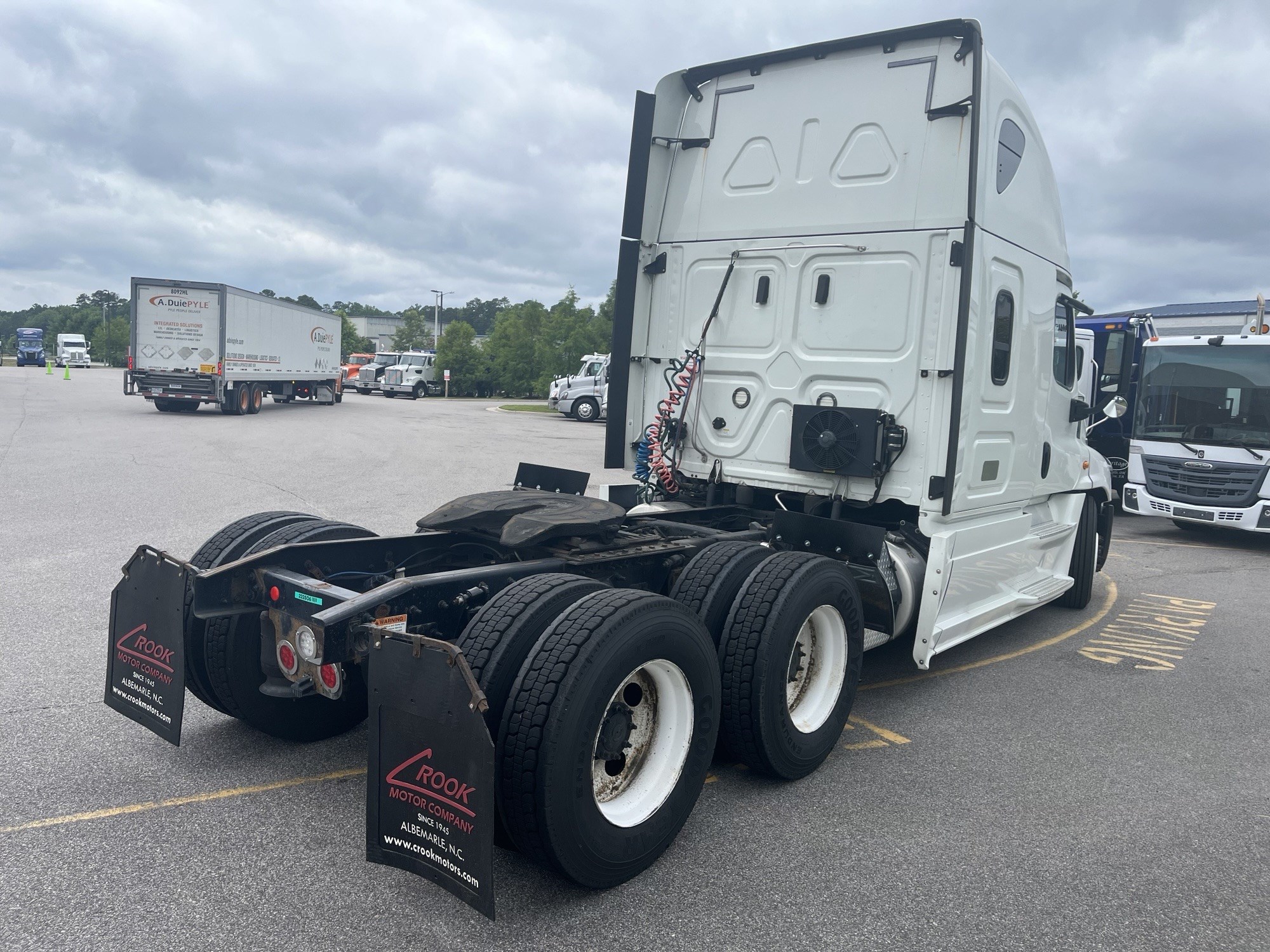 2018 Freightliner Cascadia 125 - image 5 of 6